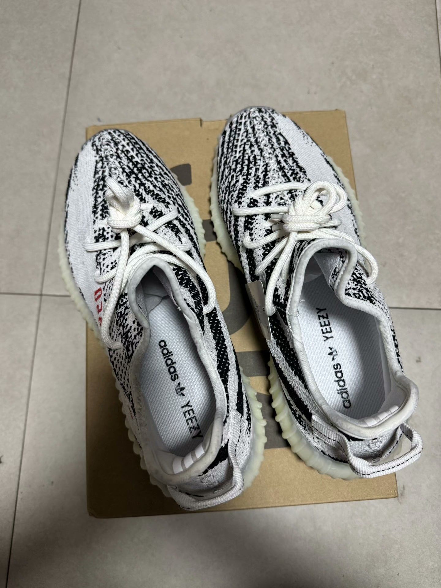 Adidas Adidas YEEZY350 White Lowtop Sneakers 9.5 Men Size US 9.5 / EU 42-43 - 4 Thumbnail