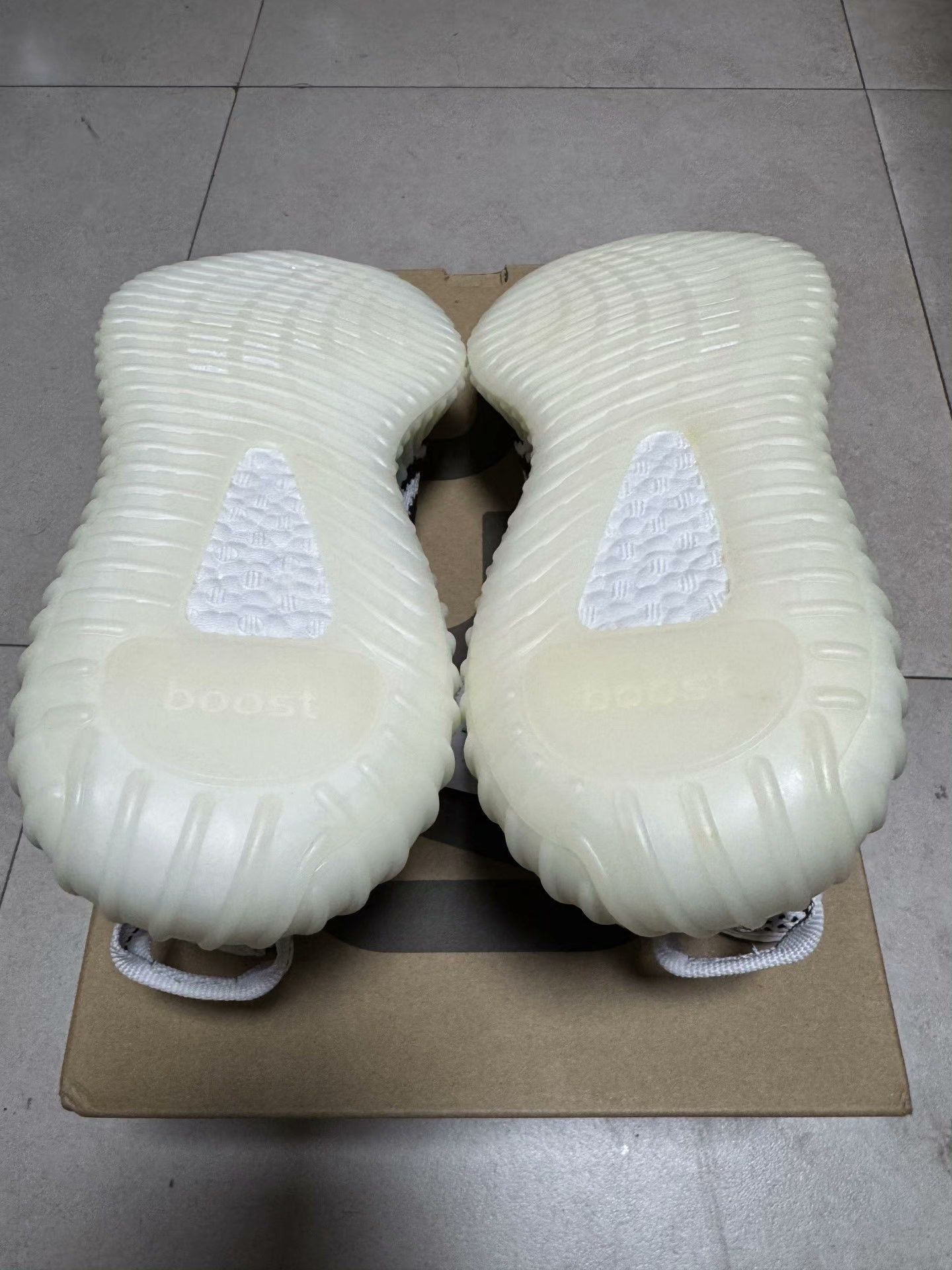 Adidas Adidas YEEZY350 White Lowtop Sneakers 9.5 Men Size US 9.5 / EU 42-43 - 9 Thumbnail