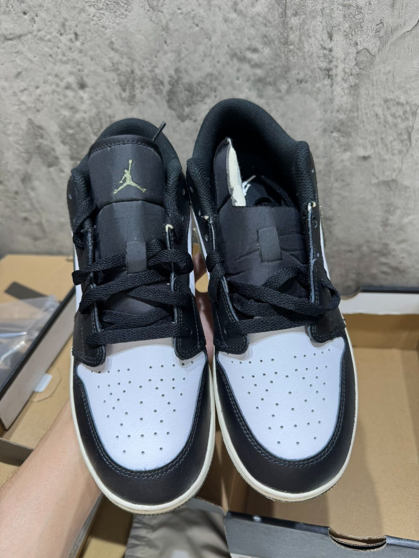 Nike Nike AJ1 Green Lowtop Sneakers L Men Size US 10 / EU 43 - 3 Thumbnail