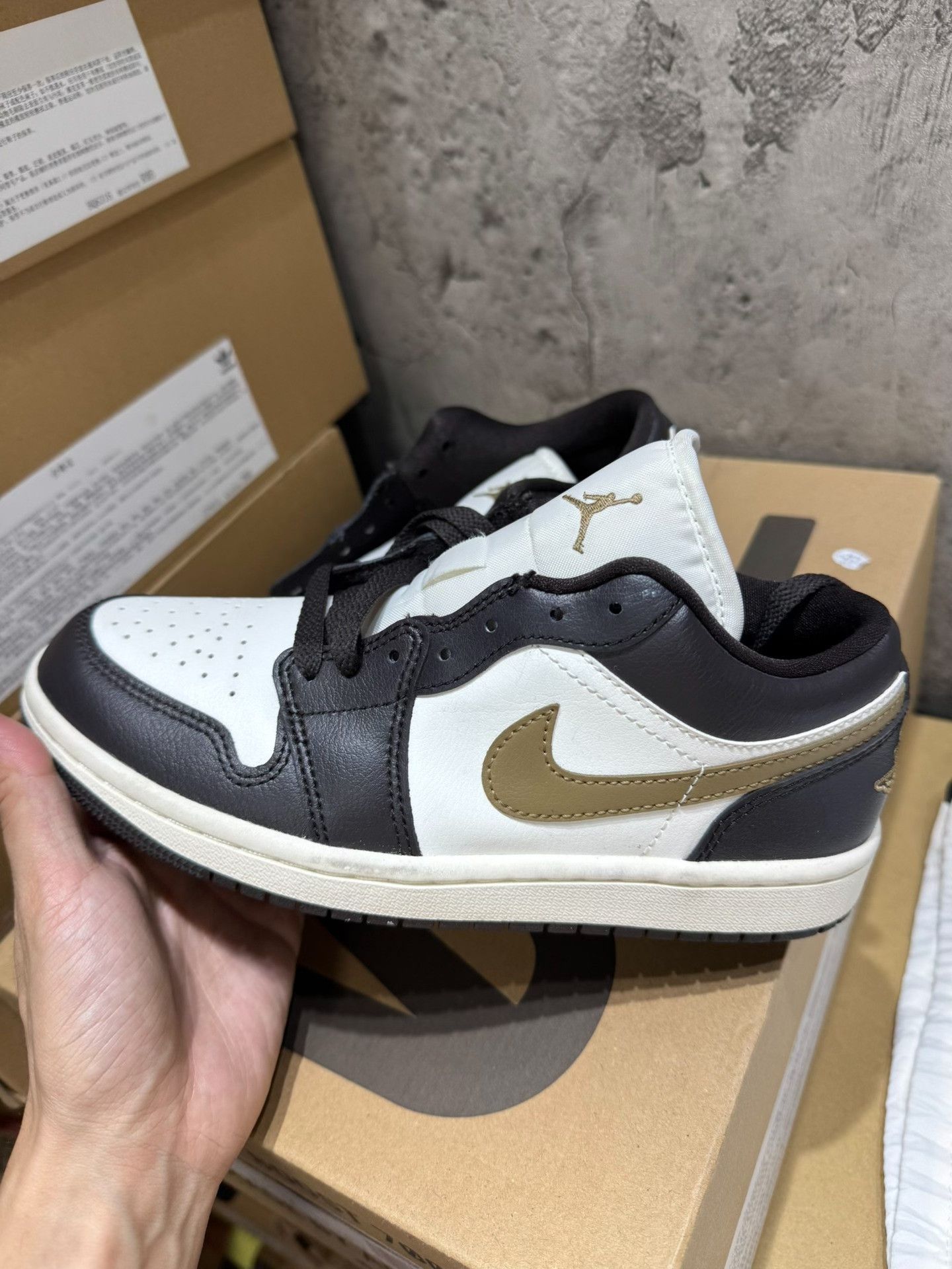 Nike Nike AJ1 Brown Lowtop Sneakers 36 Men Size US 5 / EU 37 - 5 Thumbnail