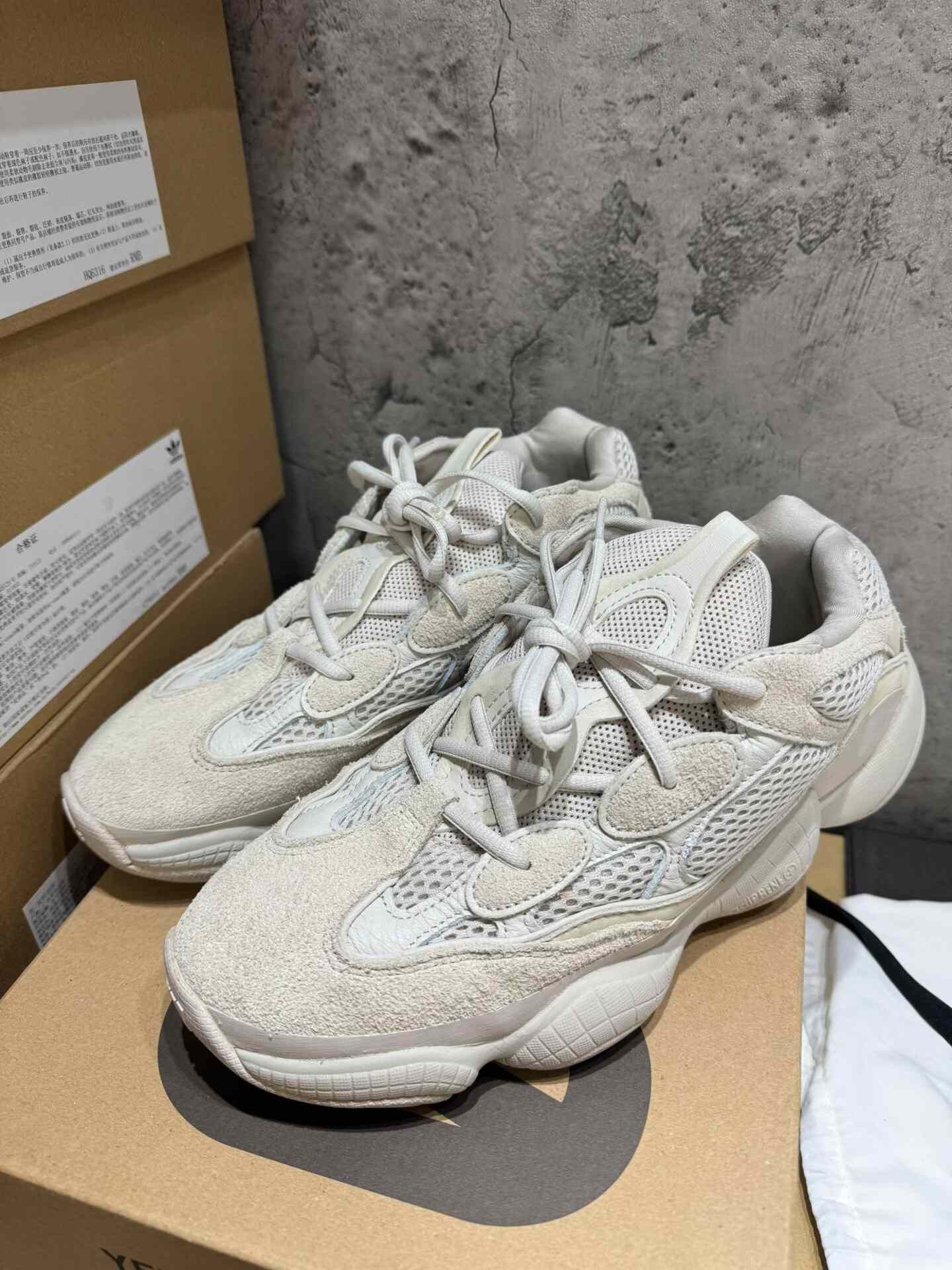 Adidas Adidas YEEZY500 White Lowtop Sneakers 9.5 Men Size US 9.5 / EU 42-43 - 6 Thumbnail