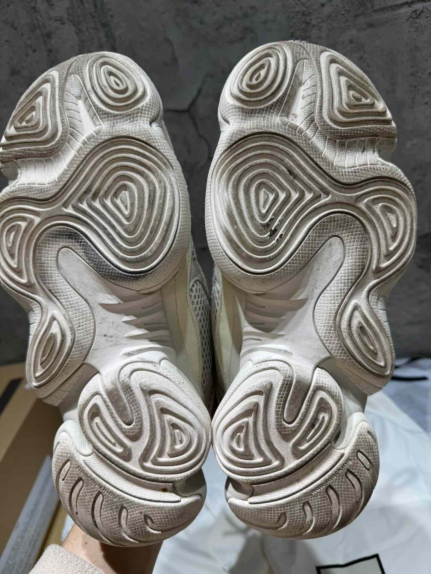 Adidas Adidas YEEZY500 White Lowtop Sneakers 9.5 Men Size US 9.5 / EU 42-43 - 9 Thumbnail