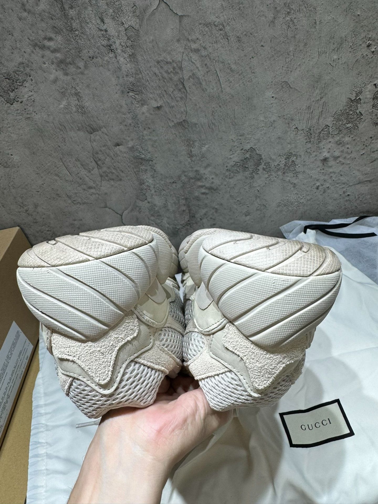 Adidas Adidas YEEZY500 White Lowtop Sneakers 9.5 Men Size US 9.5 / EU 42-43 - 8 Thumbnail