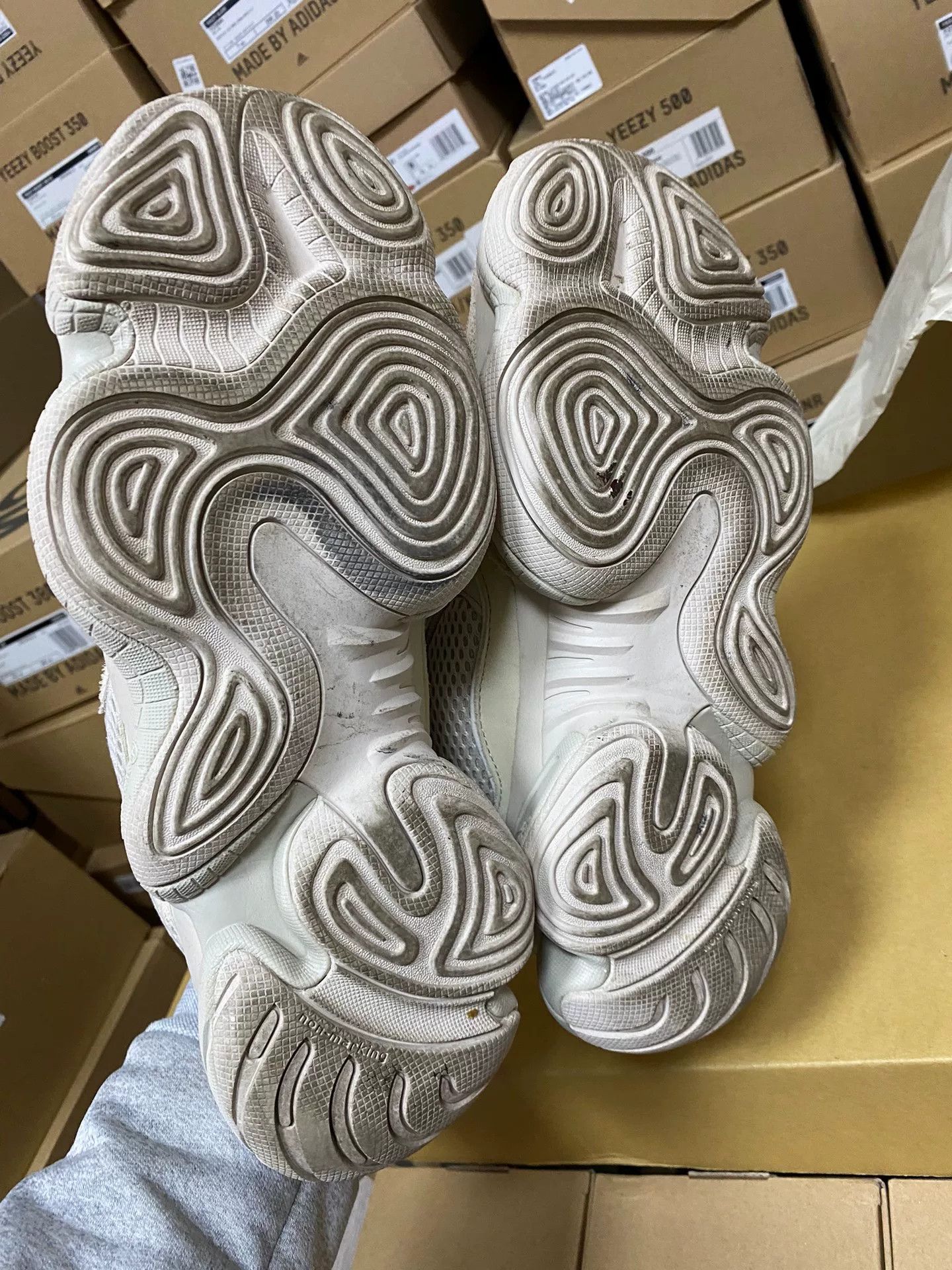 Adidas Adidas YEEZY500 White Lowtop Sneakers 9.5 Men Size US 9.5 / EU 42-43 - 8 Thumbnail
