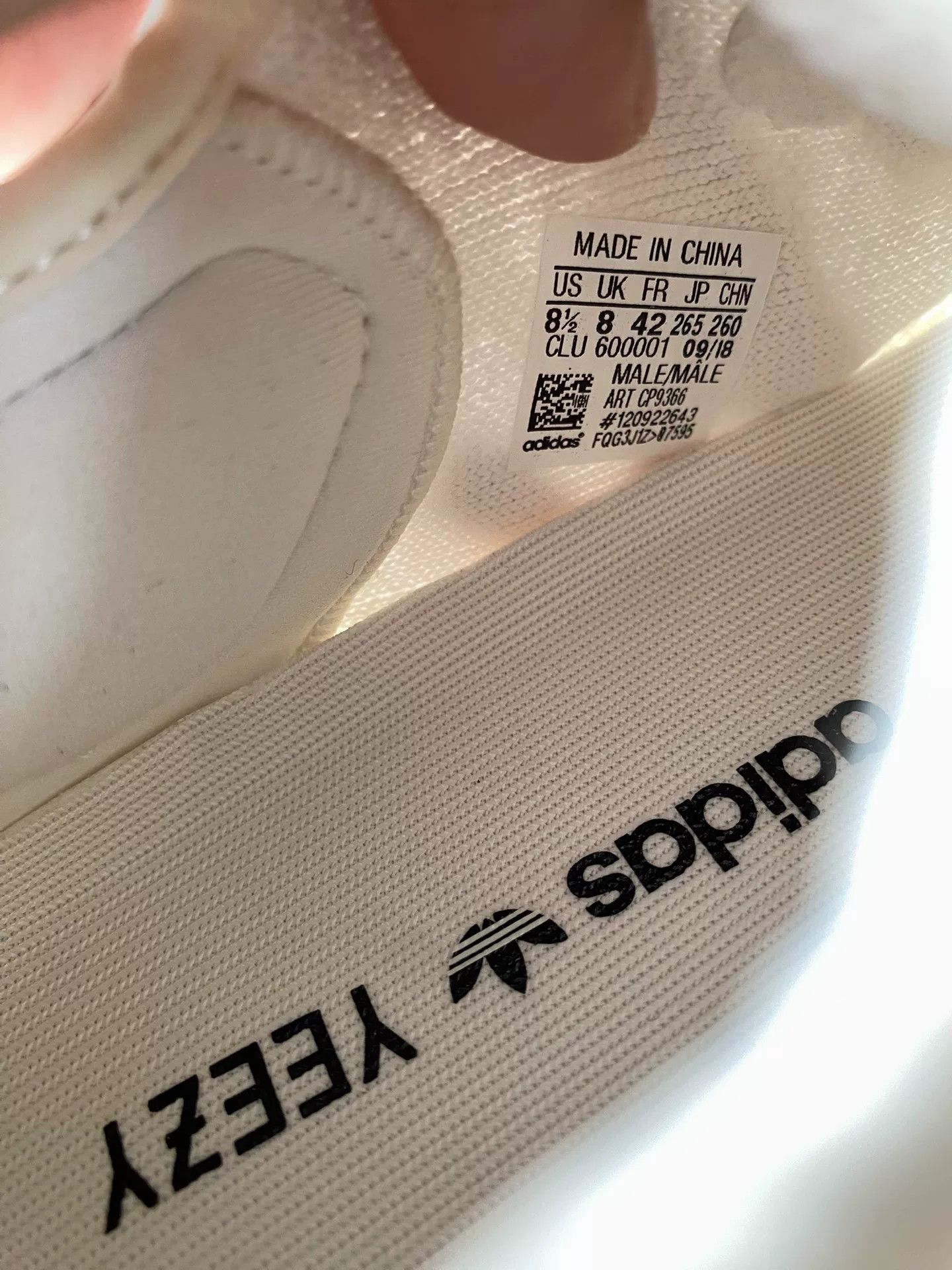 Adidas Adidas YEEZY350 White Lowtop Sneakers 42 Men Size US 9 / EU 42 - 7 Thumbnail