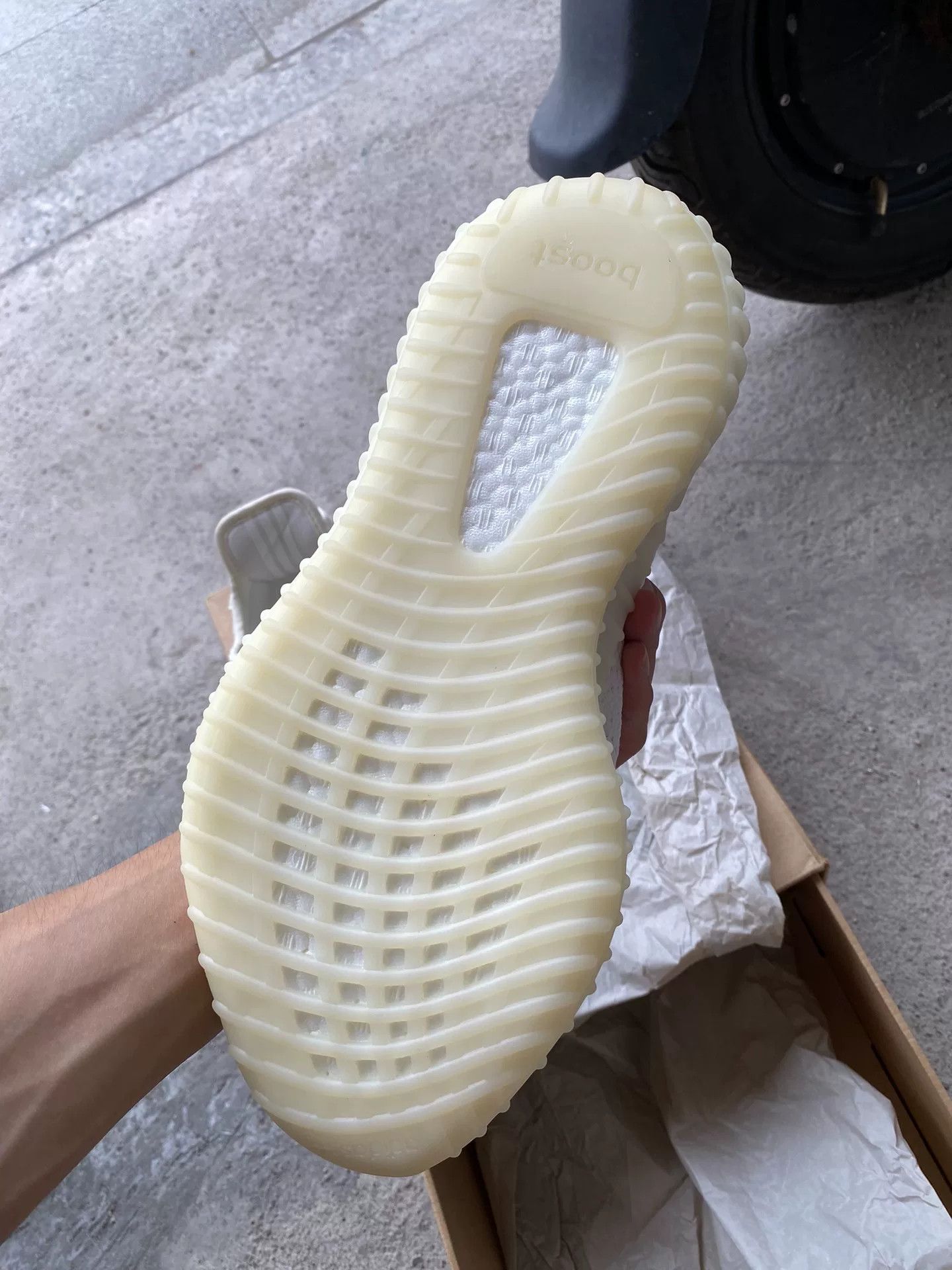 Adidas Adidas YEEZY350 White Lowtop Sneakers 42 Men Size US 9 / EU 42 - 6 Thumbnail