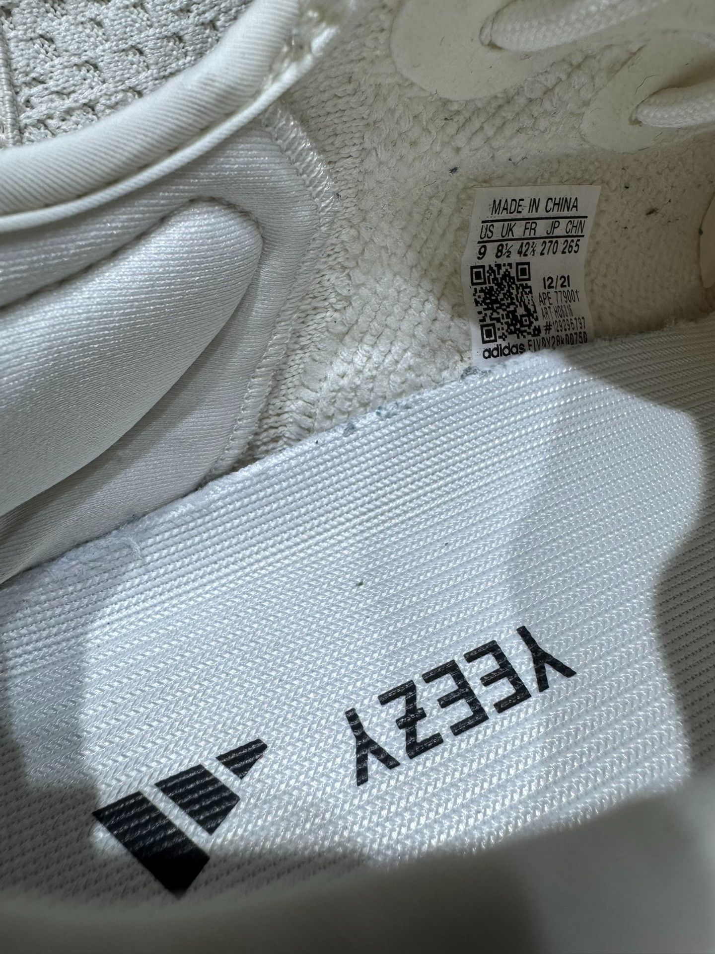 Adidas Adidas YEEZY350 White Lowtop Sneakers 35 Men Size US 5 / EU 37 - 7 Thumbnail