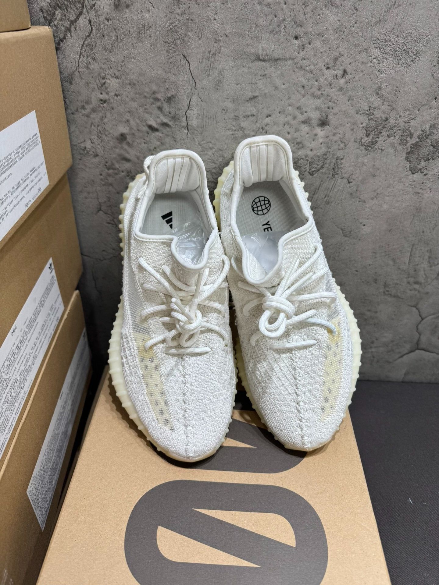 Adidas Adidas YEEZY350 White Lowtop Sneakers 35 Men Size US 5 / EU 37 - 6 Thumbnail