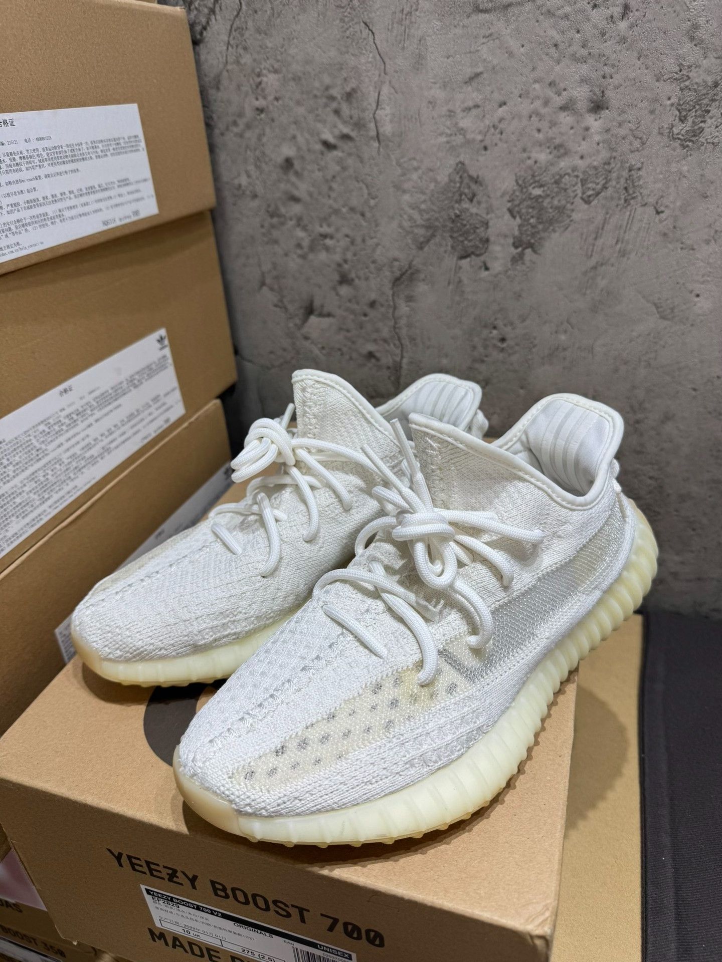 Adidas Adidas YEEZY350 White Lowtop Sneakers 35 Men Size US 5 / EU 37 - 4 Thumbnail