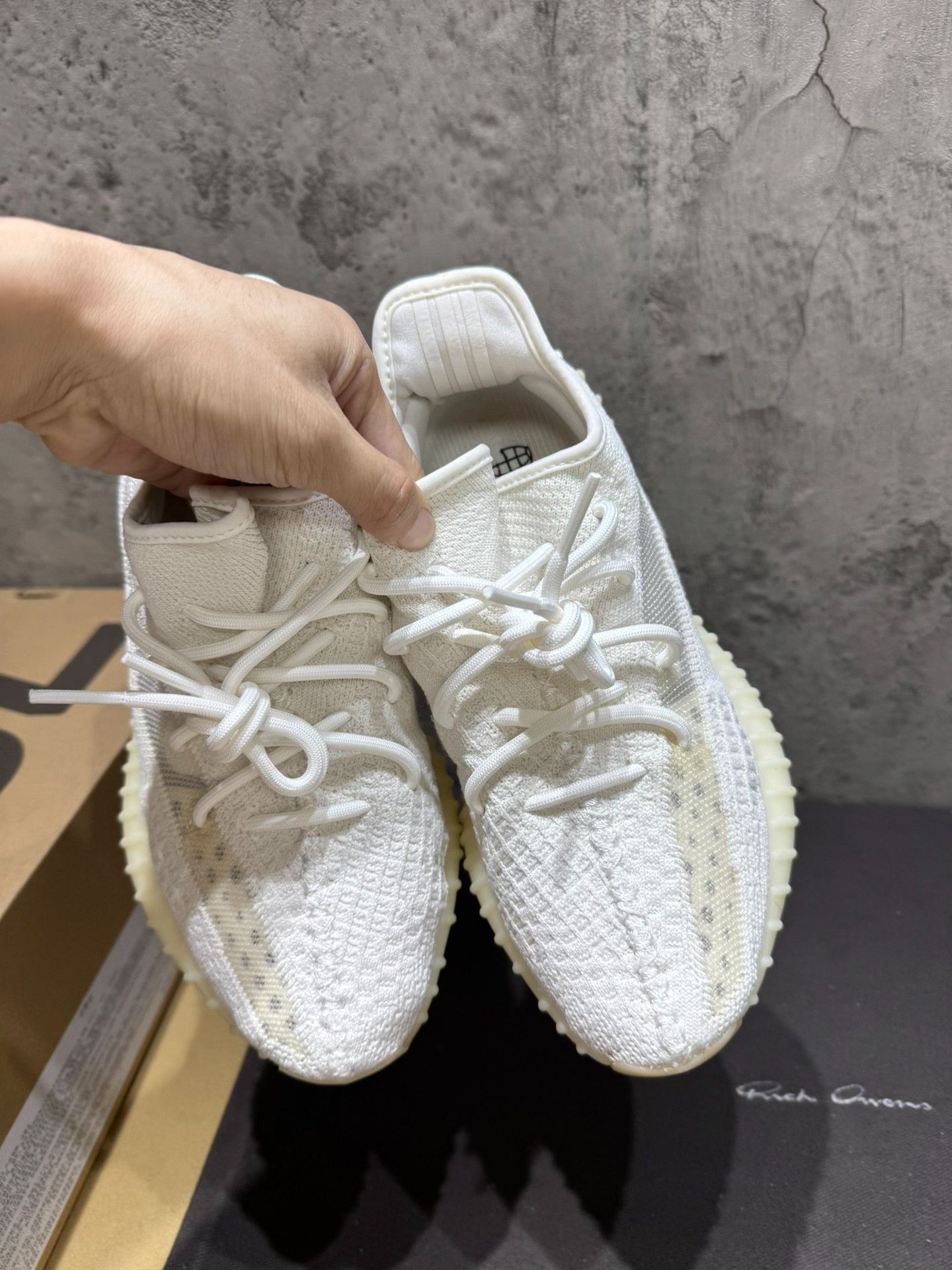Adidas Adidas YEEZY350 White Lowtop Sneakers 35 Men Size US 5 / EU 37 - 2 Thumbnail