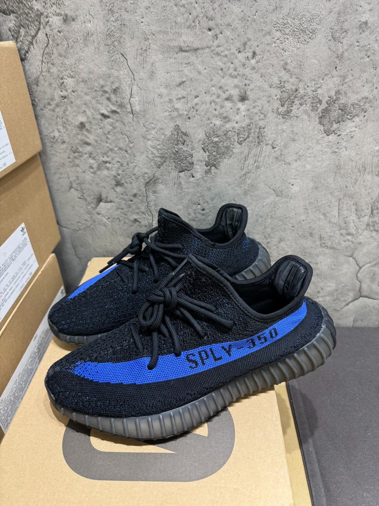 Yeezy Yeezy Blue Lowtop Sneakers 42 Men Size US 9 / EU 42 - 2 Thumbnail