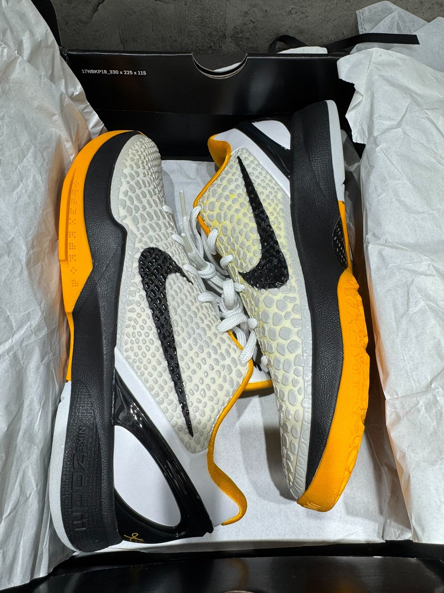 Nike Nike Black Lowtop Sneakers 9.5 Men Size US 9.5 / EU 42-43 - 2 Thumbnail