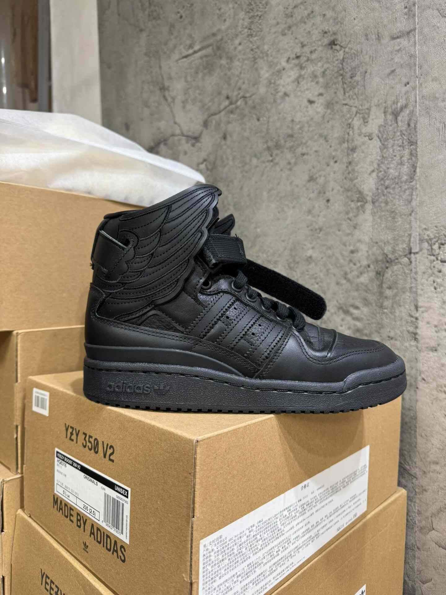 Adidas Adidas Black Hitop Sneakers 36 Women Size US 6 / IT 36 - 5 Thumbnail