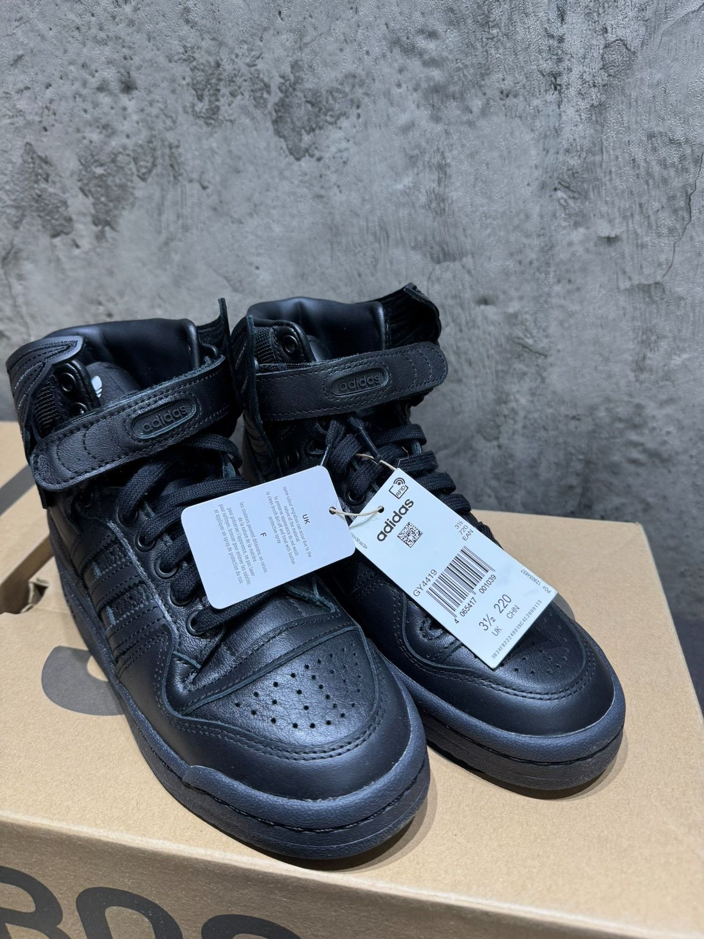 Adidas Adidas Black Hitop Sneakers 36 Women Size US 6 / IT 36 - 3 Thumbnail