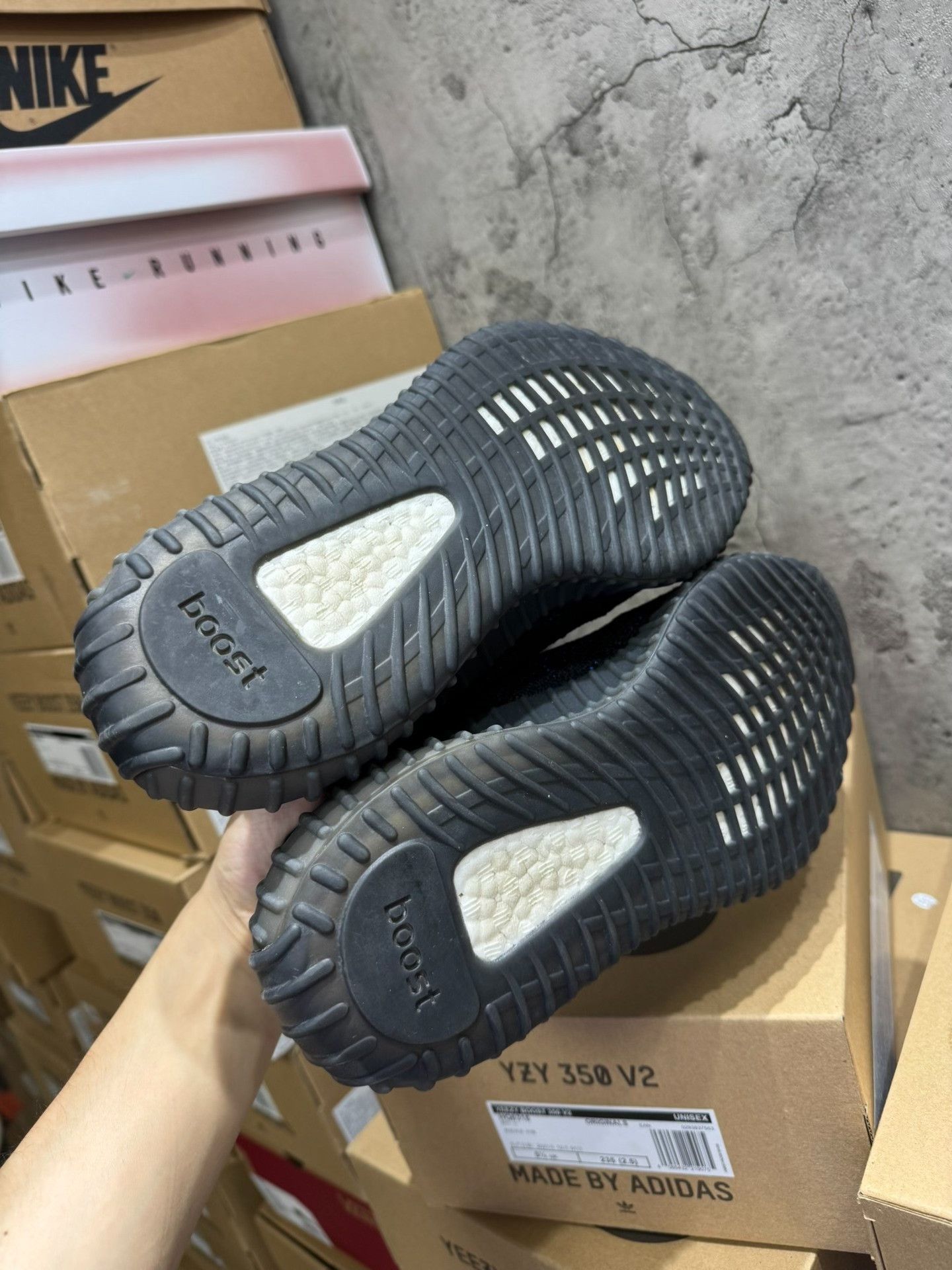 Yeezy Yeezy Blue Lowtop Sneakers 42 Men Size US 9 / EU 42 - 7 Thumbnail