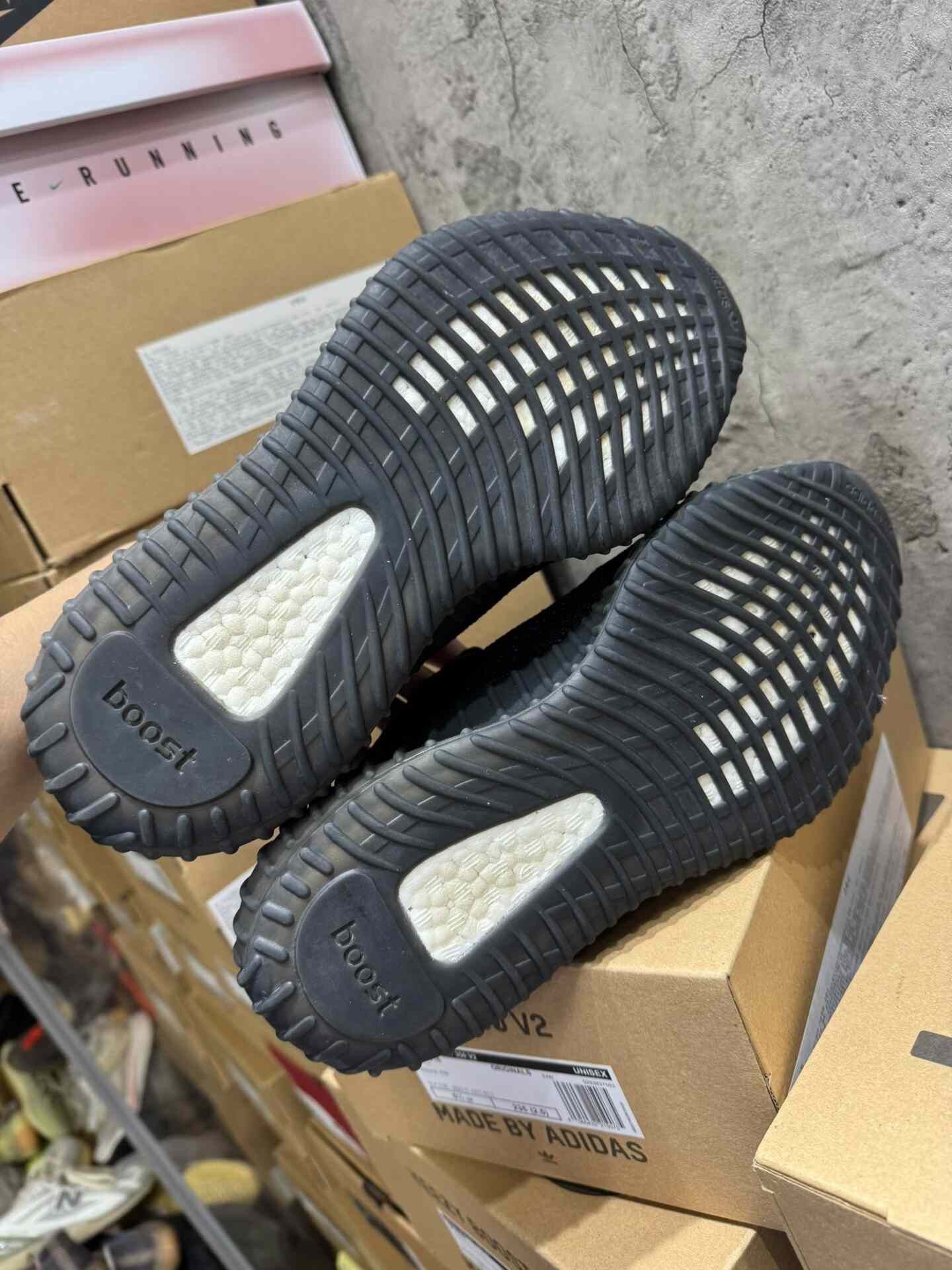 Yeezy Yeezy Blue Lowtop Sneakers 42 Men Size US 9 / EU 42 - 3 Thumbnail