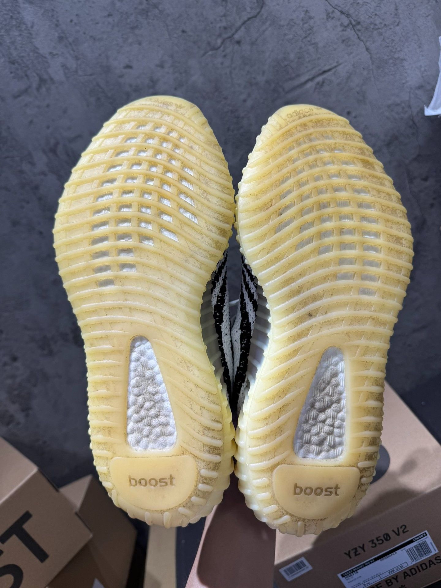 Adidas Adidas YEEZY350 White Lowtop Sneakers 41 Men Size US 8.5 / EU 41-42 - 6 Thumbnail