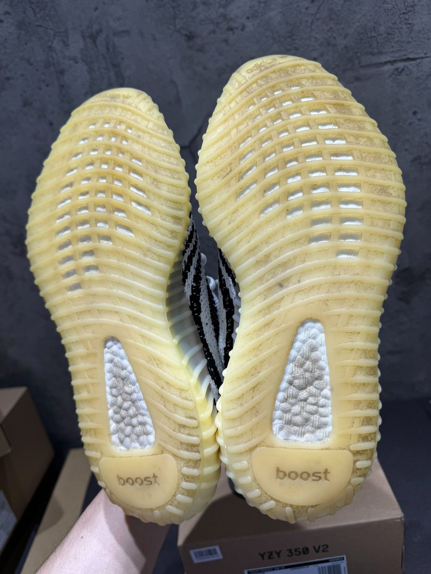 Adidas Adidas YEEZY350 White Lowtop Sneakers 41 Men Size US 8.5 / EU 41-42 - 3 Thumbnail