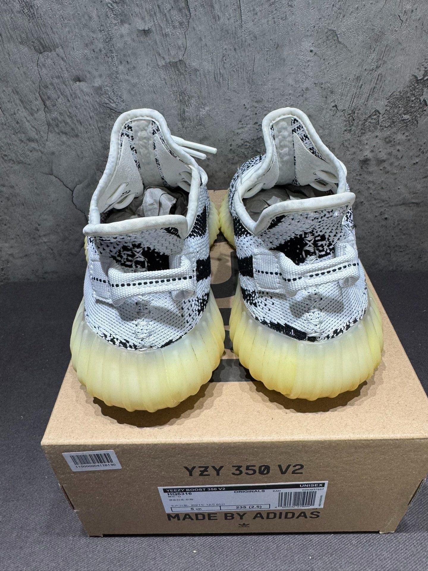 Adidas Adidas YEEZY350 White Lowtop Sneakers 41 Men Size US 8.5 / EU 41-42 - 5 Thumbnail