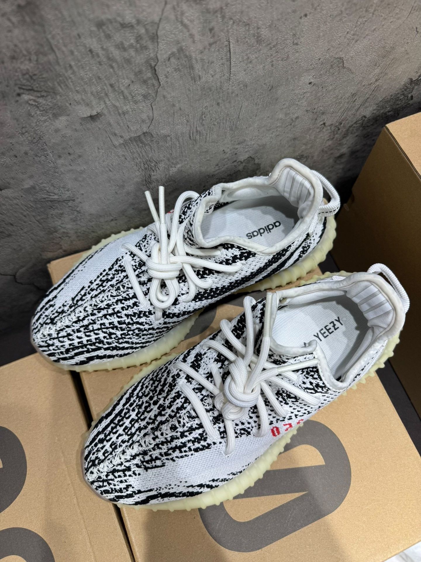 Adidas Adidas YEEZY350 White Lowtop Sneakers 39 Men Size US 6.5 / EU 39-40 - 5 Thumbnail