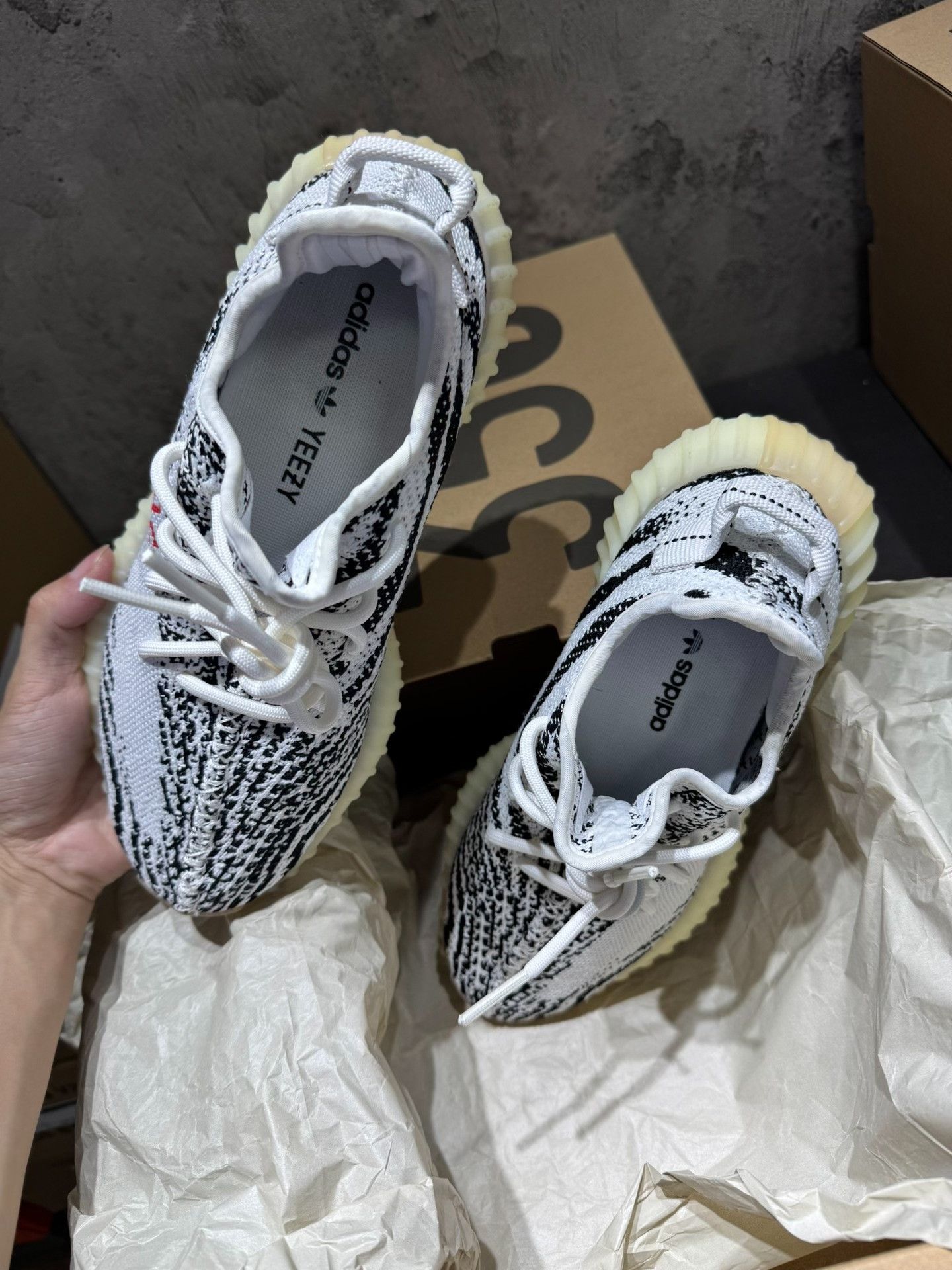 Adidas Adidas YEEZY350 White Lowtop Sneakers 39 Men Size US 6.5 / EU 39-40 - 3 Thumbnail