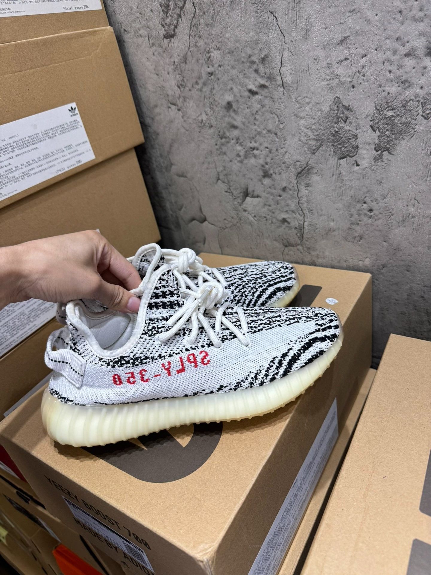 Adidas Adidas YEEZY350 White Lowtop Sneakers 39 Men Size US 6.5 / EU 39-40 - 2 Thumbnail