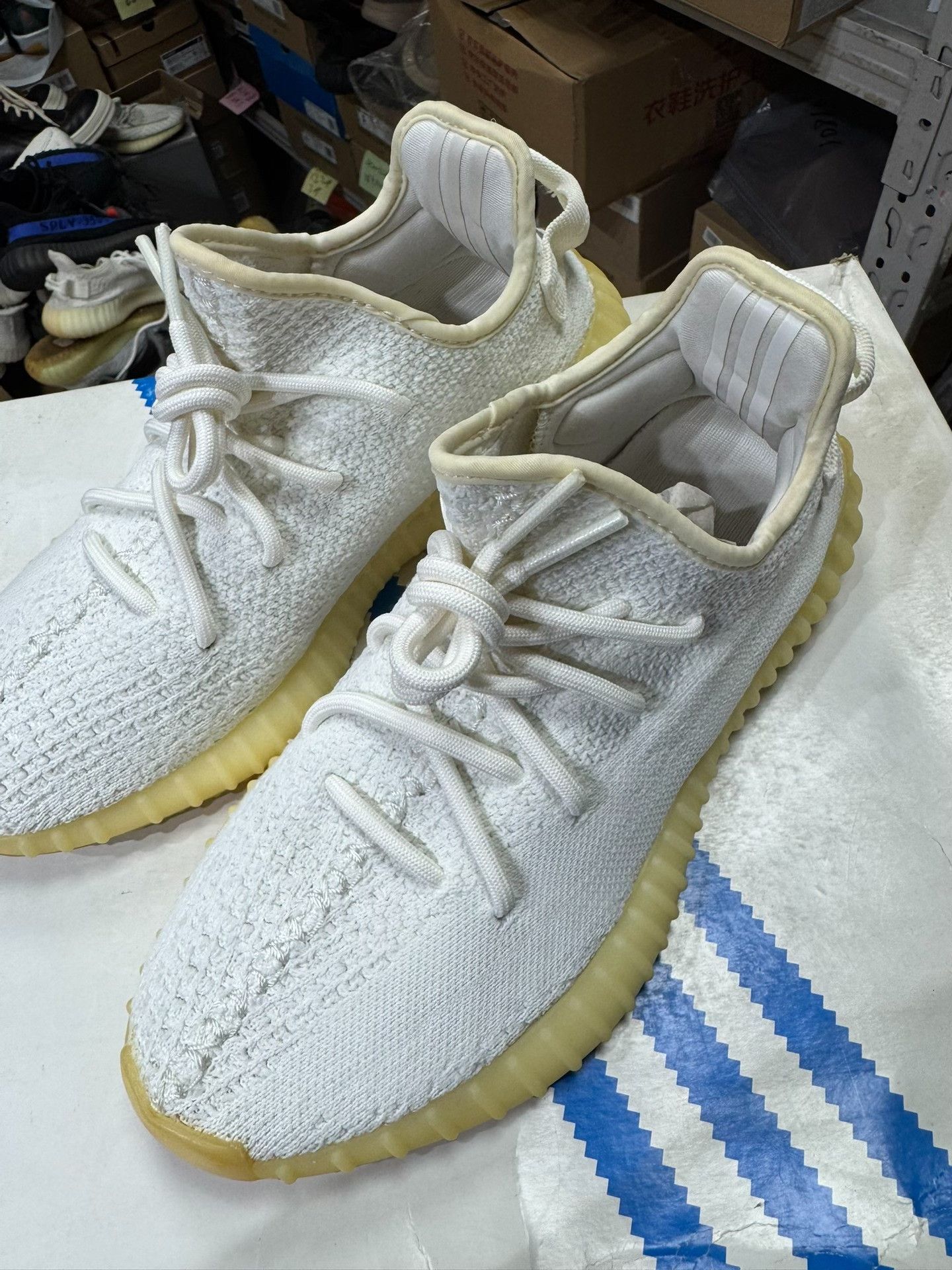 Adidas Adidas YEEZY350 White Lowtop Sneakers 40 Men Size US 7.5 / EU 40-41 - 4 Thumbnail