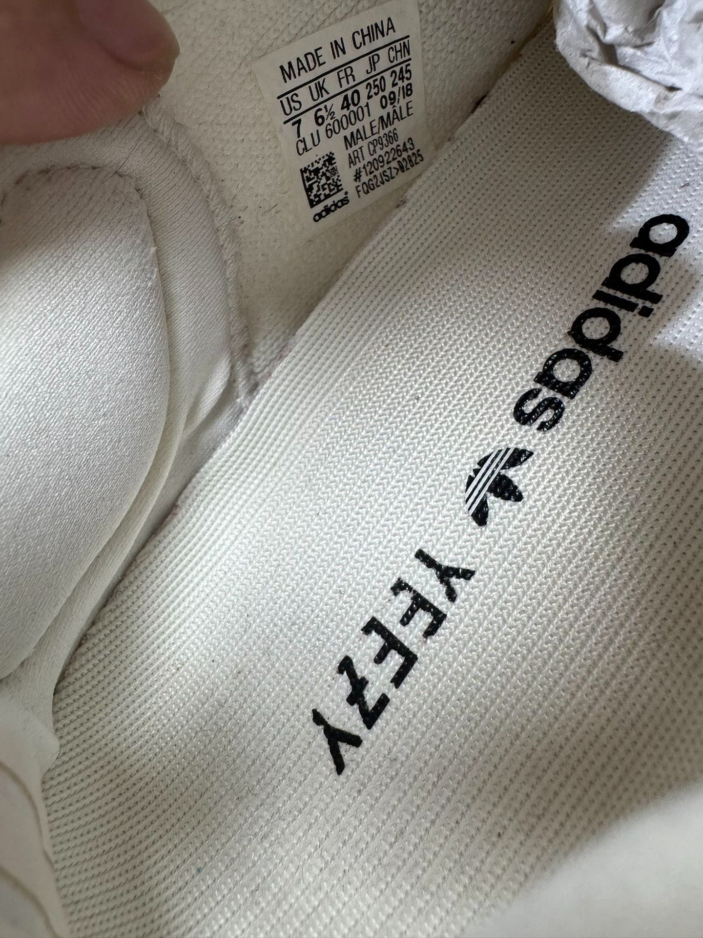 Adidas Adidas YEEZY350 White Lowtop Sneakers 40 Men Size US 7.5 / EU 40-41 - 3 Thumbnail
