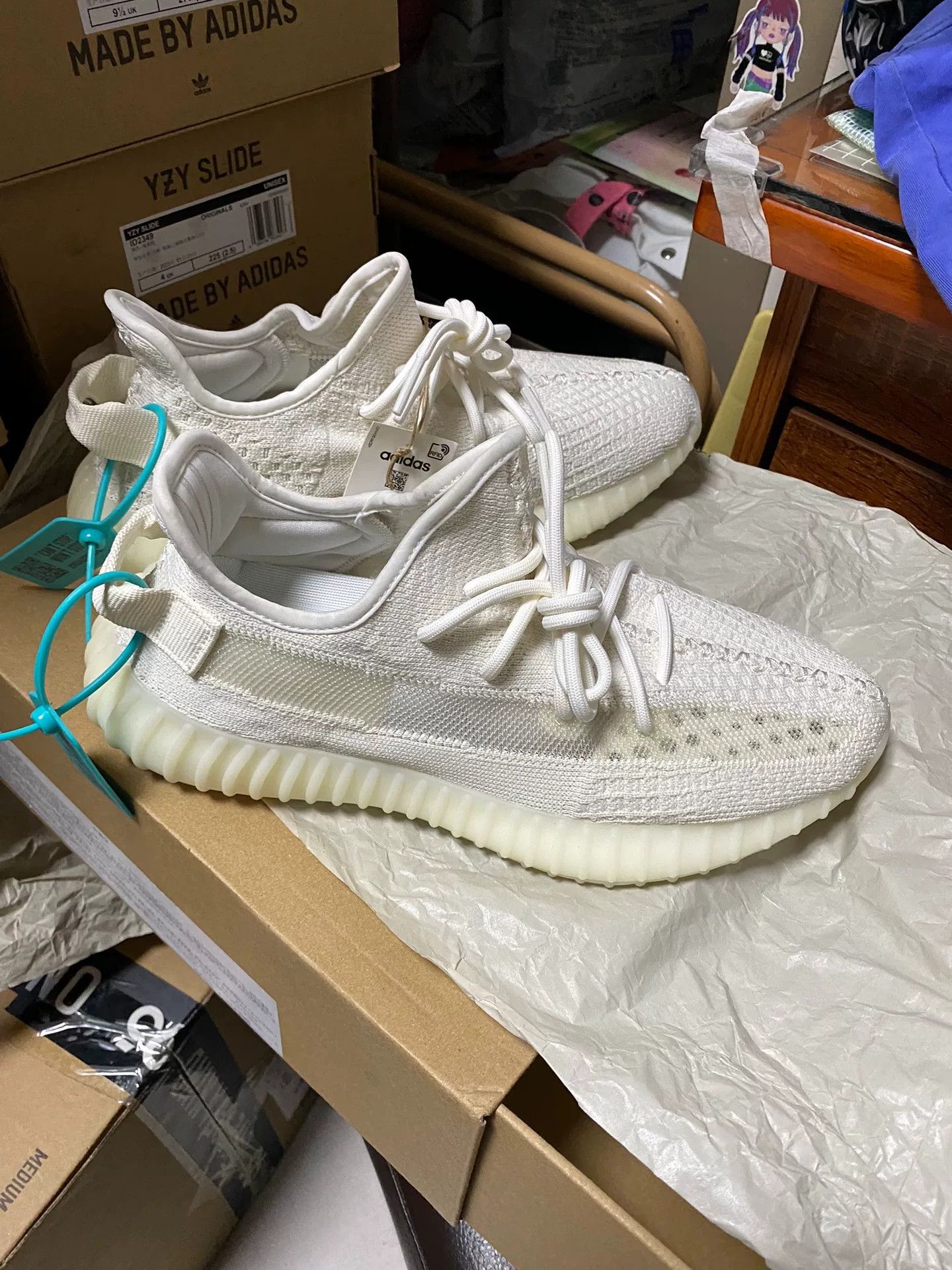 Adidas Adidas YEEZY350 White Lowtop Sneakers 35 Men Size US 5 / EU 37 - 8 Thumbnail