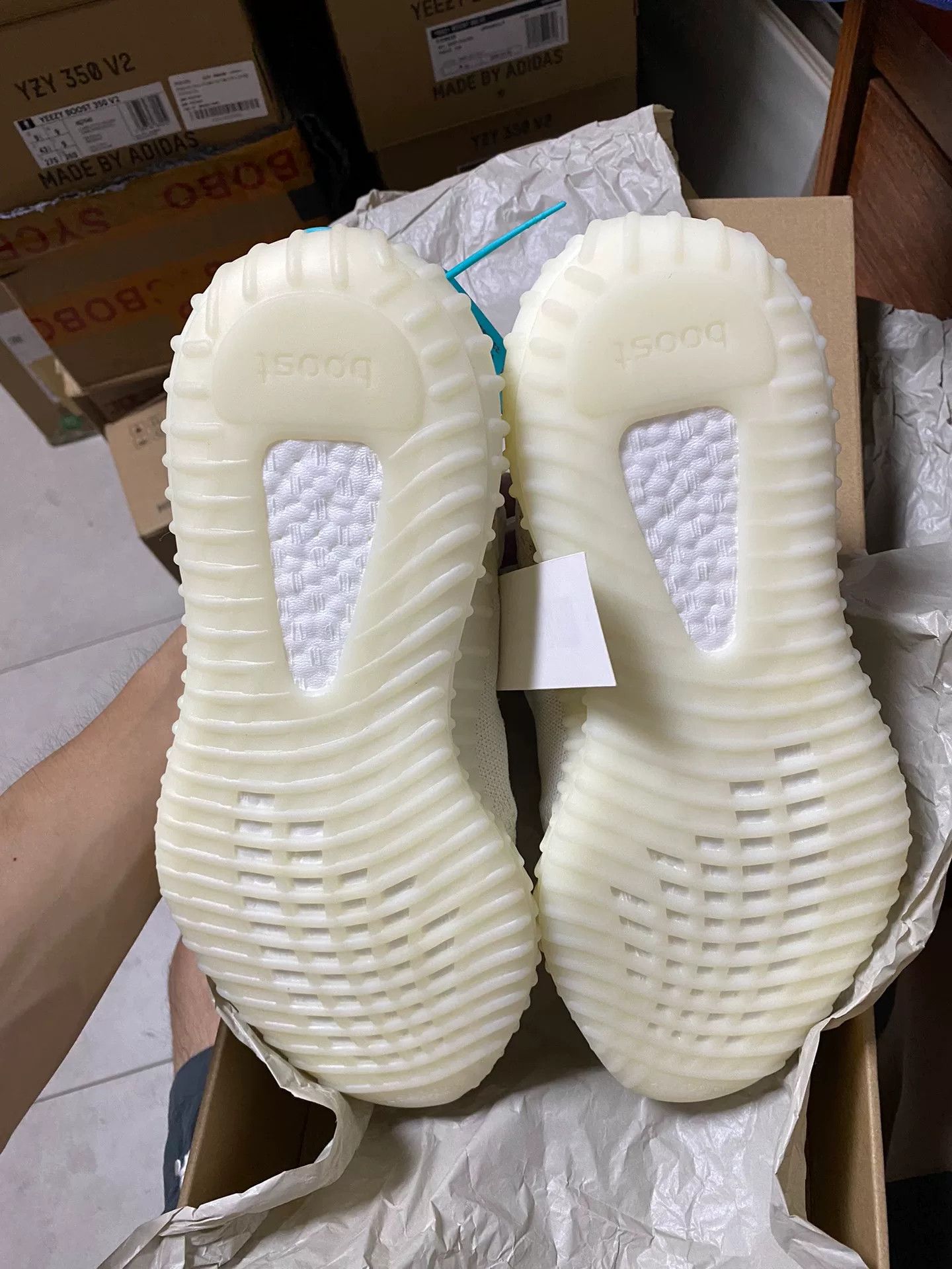 Adidas Adidas YEEZY350 White Lowtop Sneakers 35 Men Size US 5 / EU 37 - 5 Thumbnail