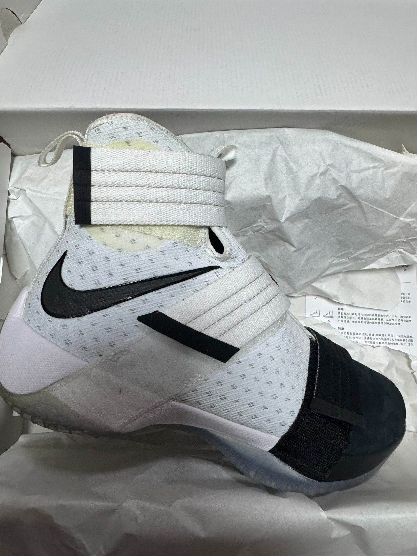 Nike Nike ZOOM SOLDIER Black Lowtop Sneakers 9.5 Men Size US 9.5 / EU 42-43 - 2 Thumbnail
