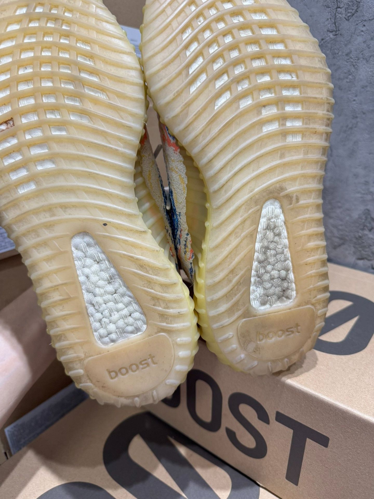Adidas Adidas YEEZY350 Multi Lowtop Sneakers 42 Men Size US 9 / EU 42 - 7 Thumbnail