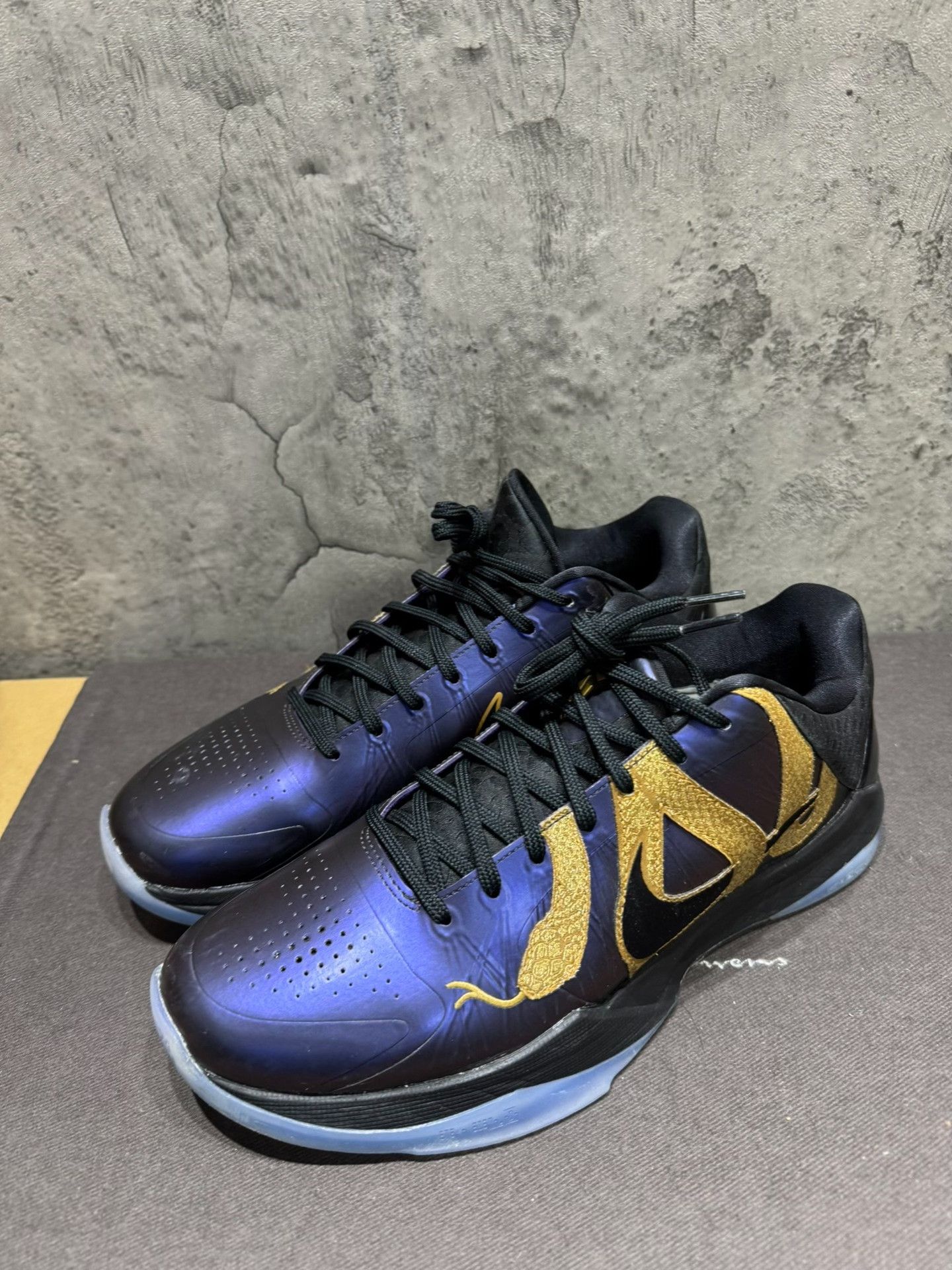 Nike Nike KOBE 5 Limited Purple Lowtop Sneakers 10 Men Size US 10 / EU 43 - 4 Thumbnail