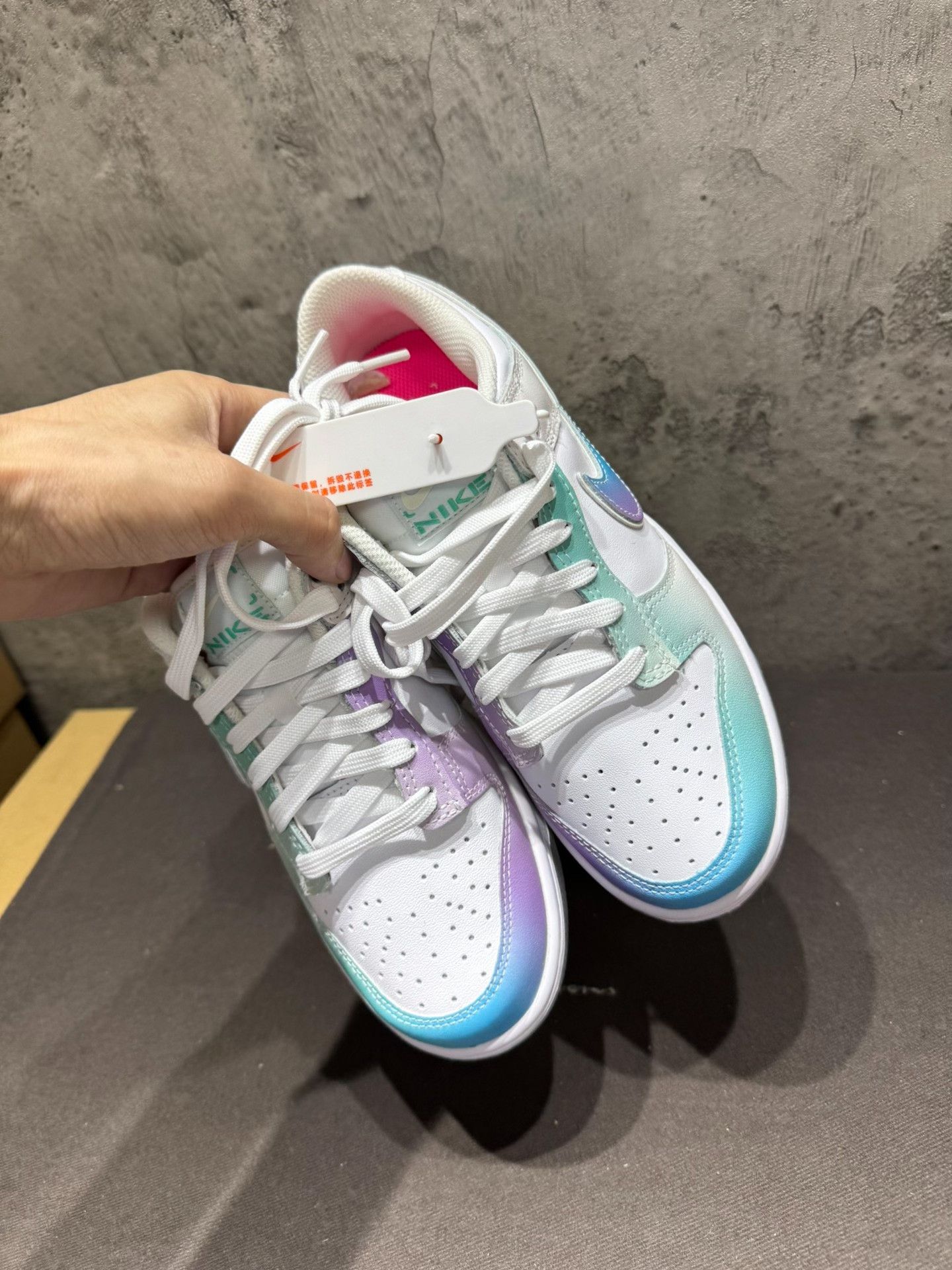 Nike Nike DUNK Gradient Blue Lowtop Sneakers 37 Women Size US 6.5 / IT 36.5 - 4 Thumbnail