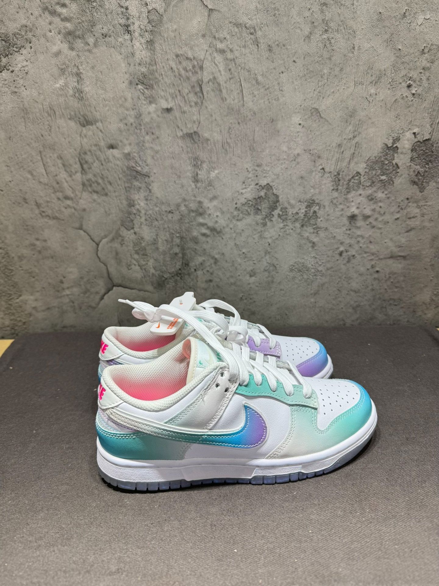 Nike Nike DUNK Gradient Blue Lowtop Sneakers 37 Women Size US 6.5 / IT 36.5 - 3 Thumbnail