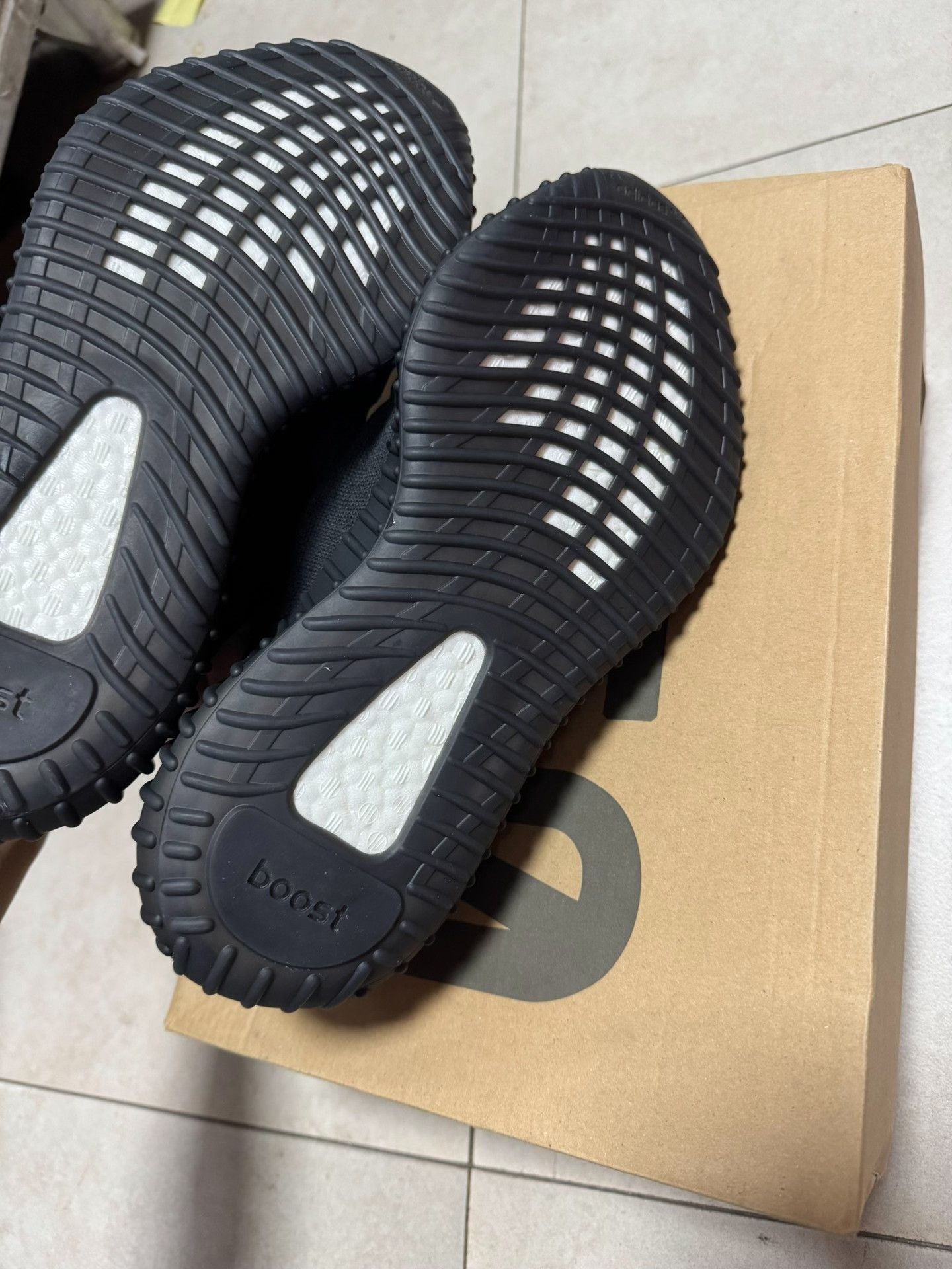 Adidas Adidas YEEZY350 Black Lowtop Sneakers 40 Men Size US 7.5 / EU 40-41 - 6 Thumbnail
