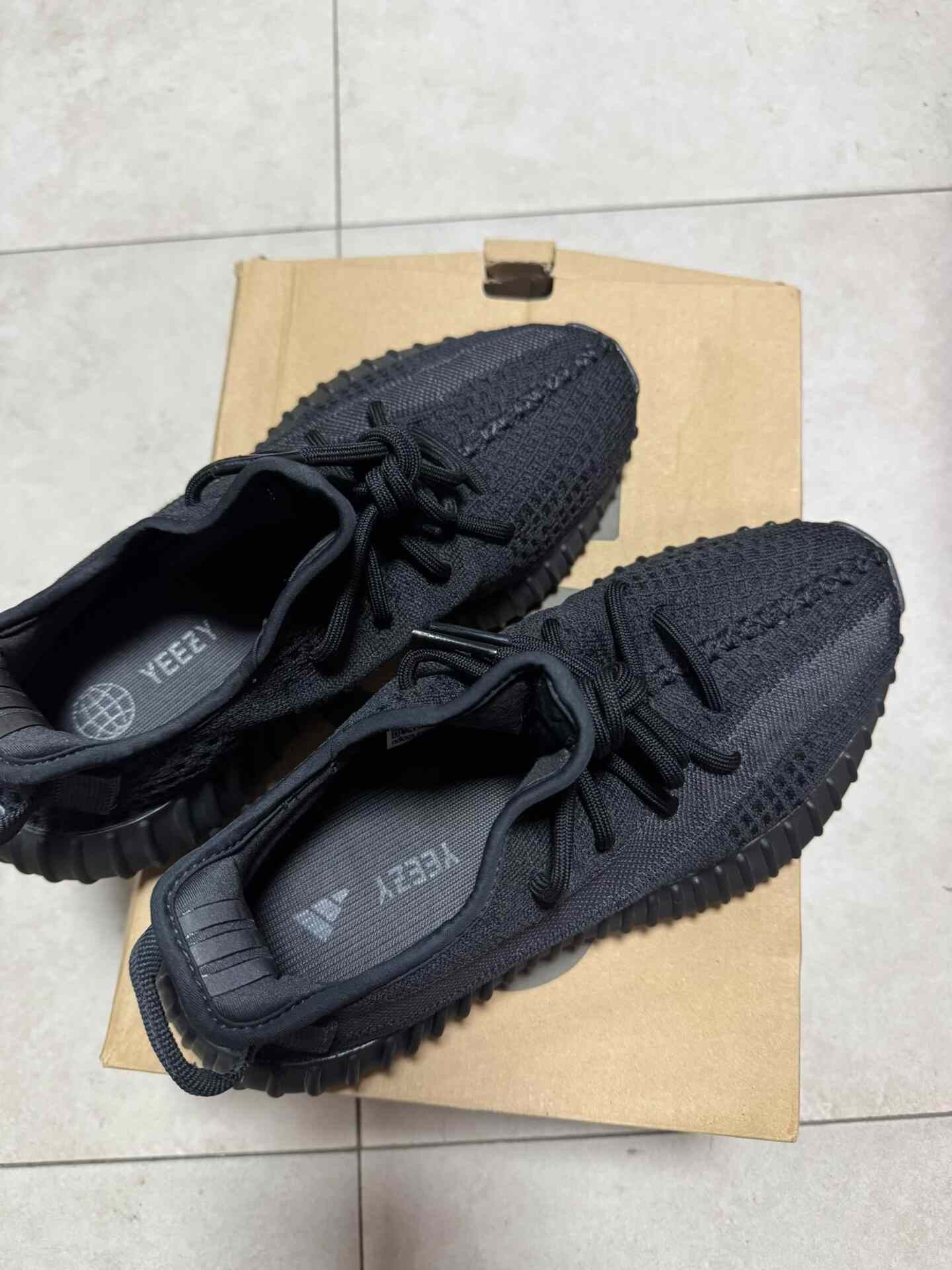Adidas Adidas YEEZY350 Black Lowtop Sneakers 40 Men Size US 7.5 / EU 40-41 - 2 Thumbnail