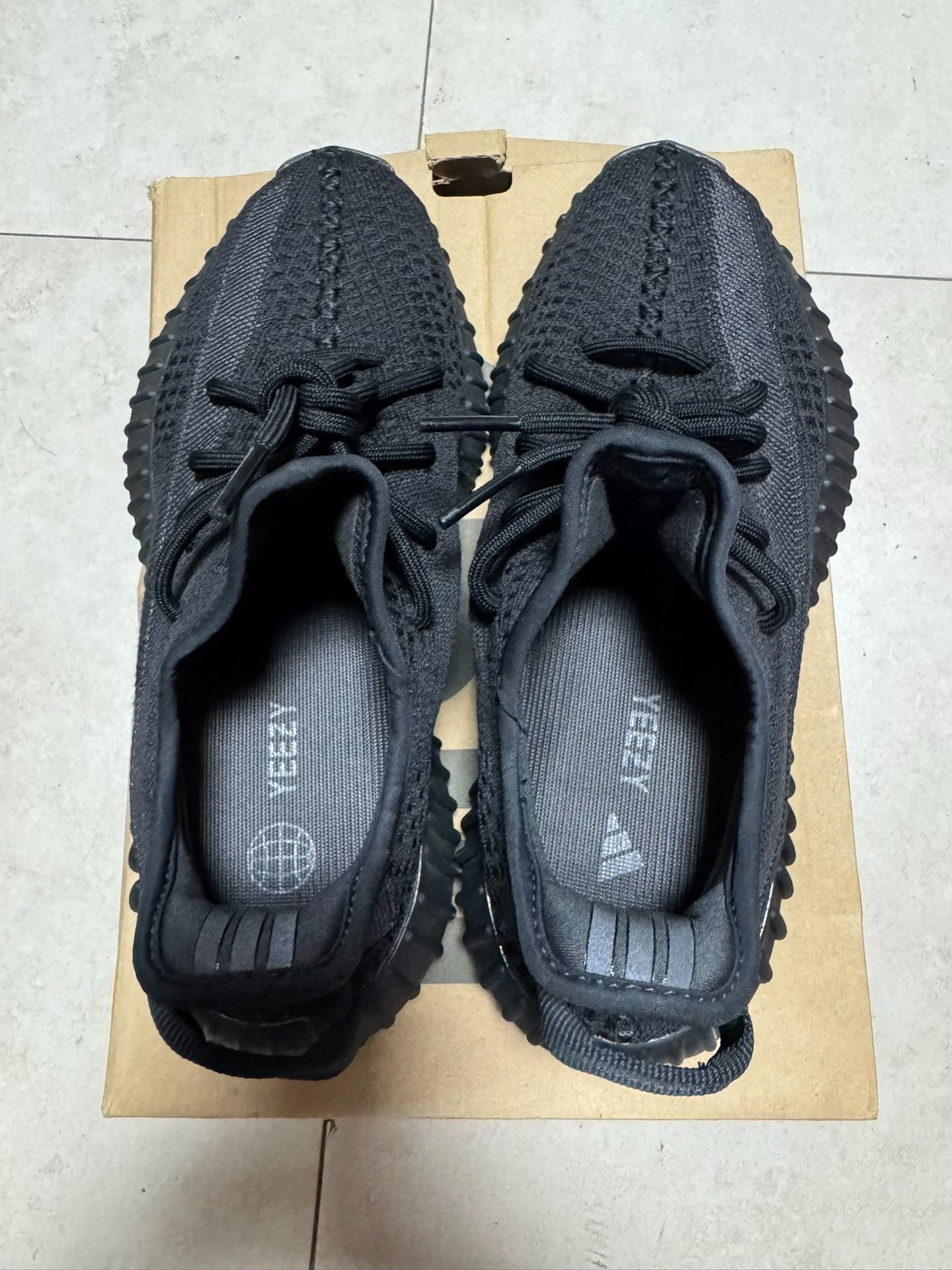 Adidas Adidas YEEZY350 Black Lowtop Sneakers 40 Men Size US 7.5 / EU 40-41 - 3 Thumbnail