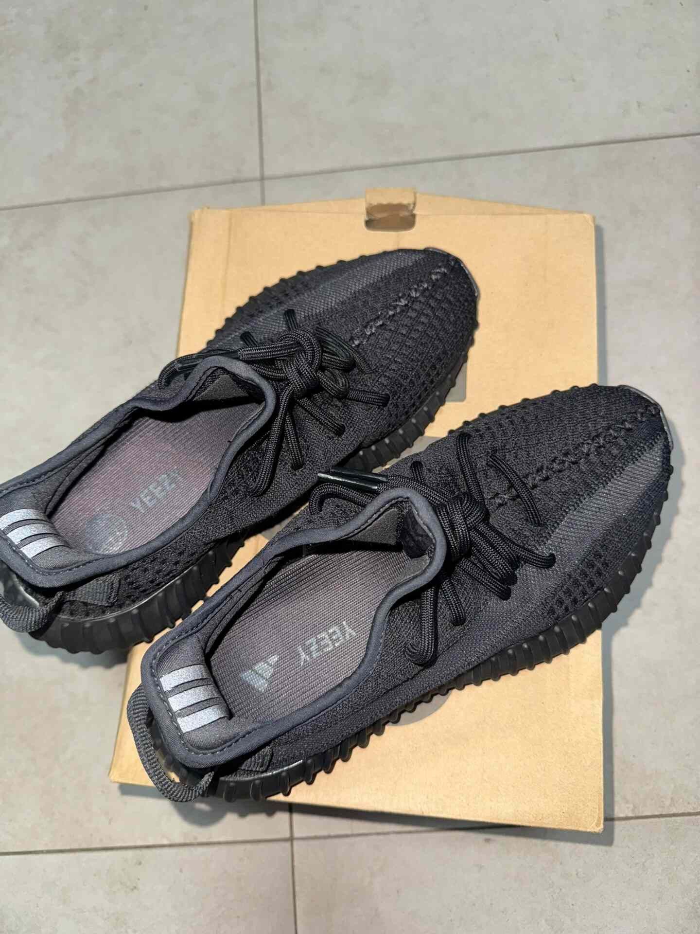 Adidas Adidas YEEZY350 Black Lowtop Sneakers 40 Men Size US 7.5 / EU 40-41 - 8 Thumbnail