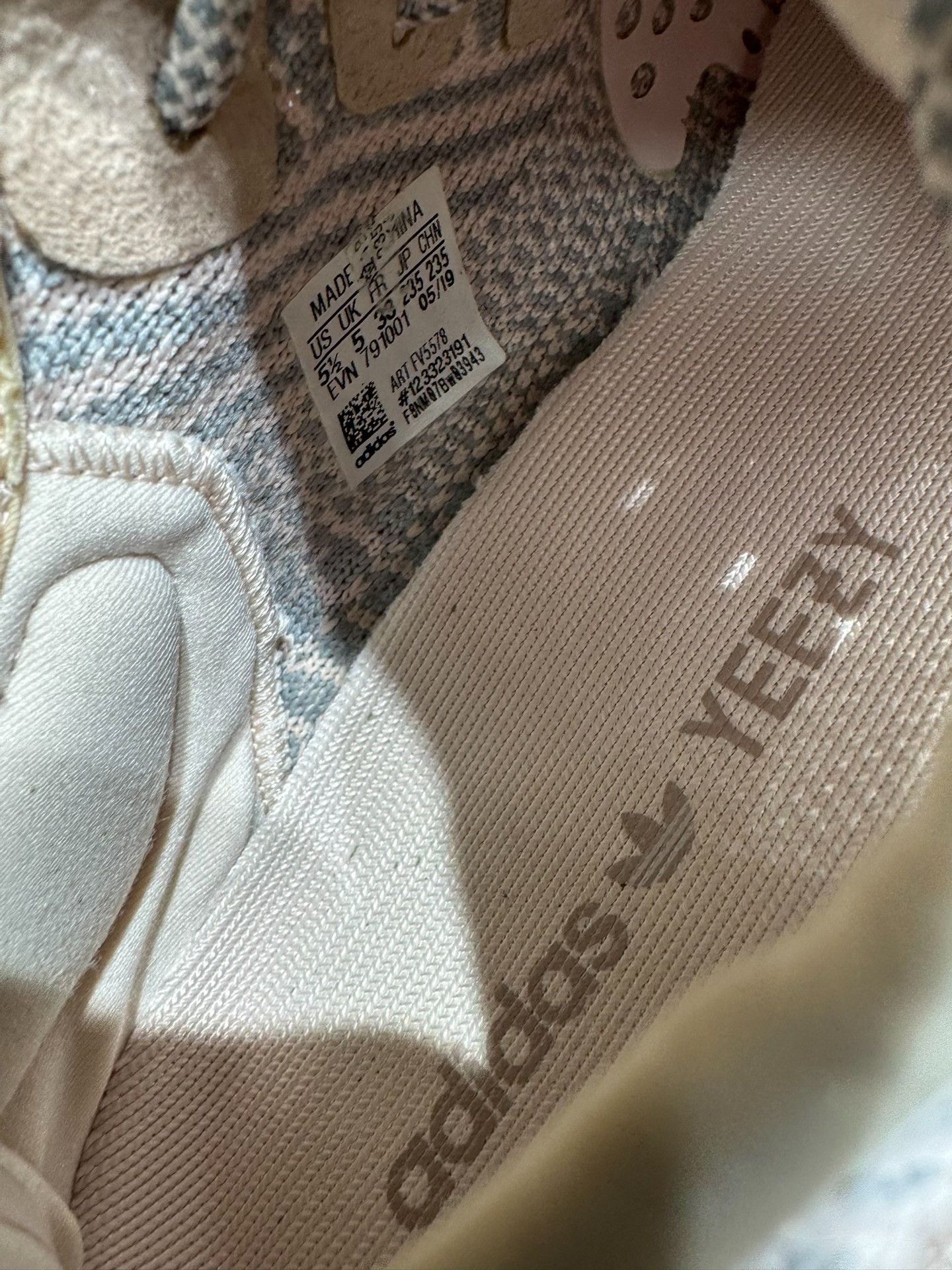 Adidas Adidas YEEZY350 Pink Lowtop Sneakers S Men Size US 10 / EU 43 - 7 Thumbnail
