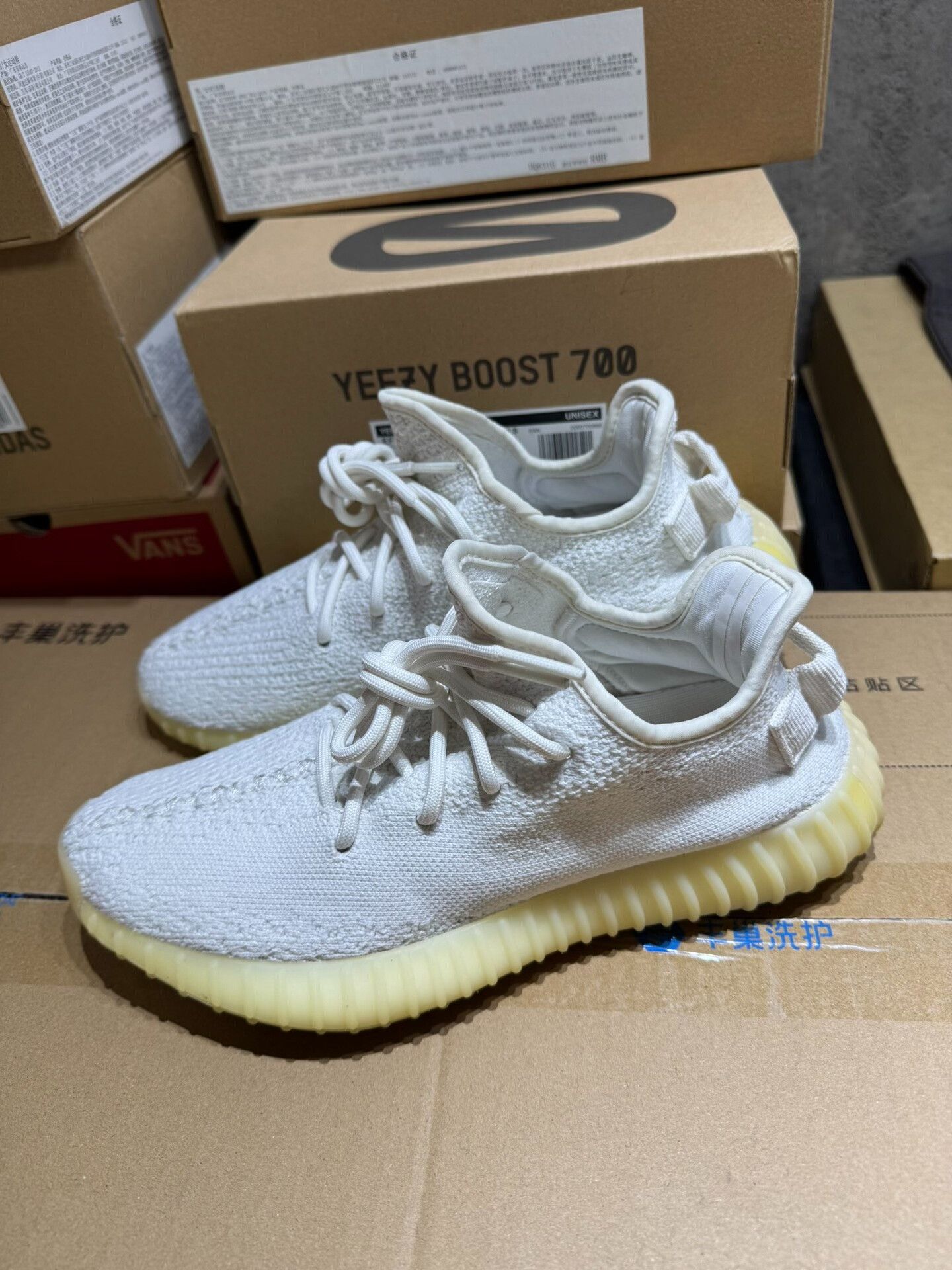 Adidas Adidas YEEZY350 White Lowtop Sneakers 39 Men Size US 6.5 / EU 39-40 - 7 Thumbnail
