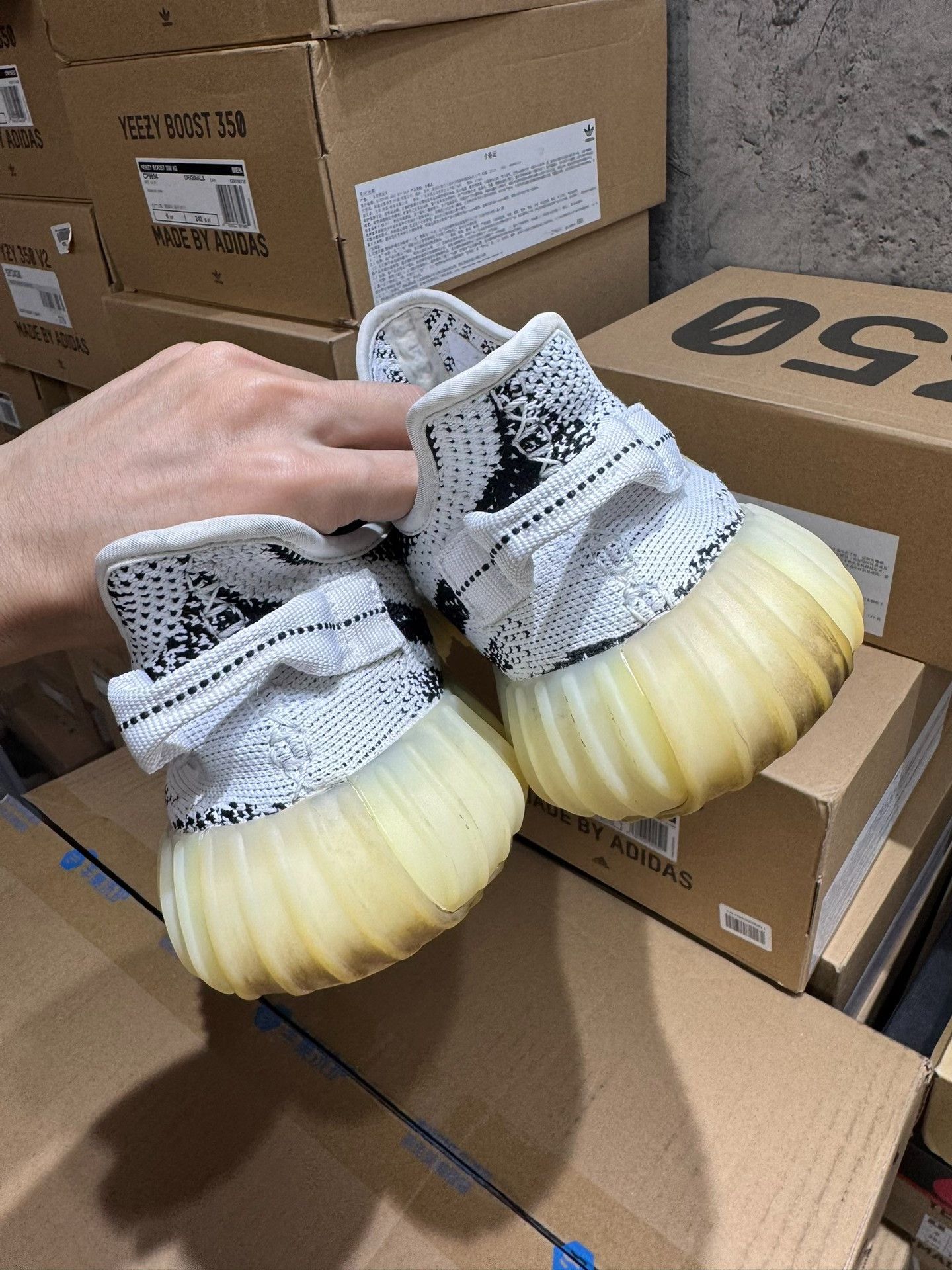 Adidas Adidas YEEZY350 White Lowtop Sneakers 9 Men Size US 9 / EU 42 - 8 Thumbnail