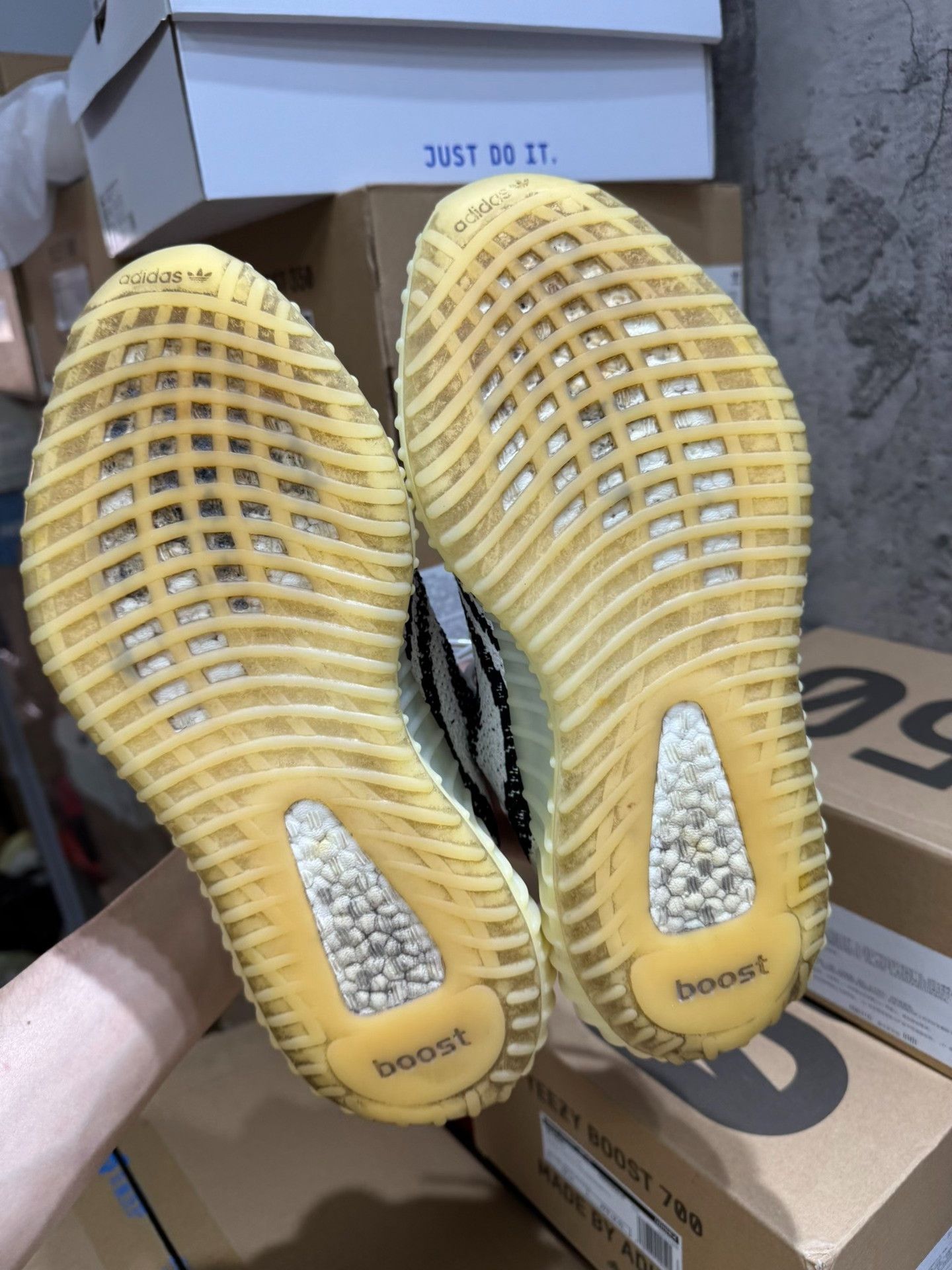 Adidas Adidas YEEZY350 White Lowtop Sneakers 9 Men Size US 9 / EU 42 - 3 Thumbnail