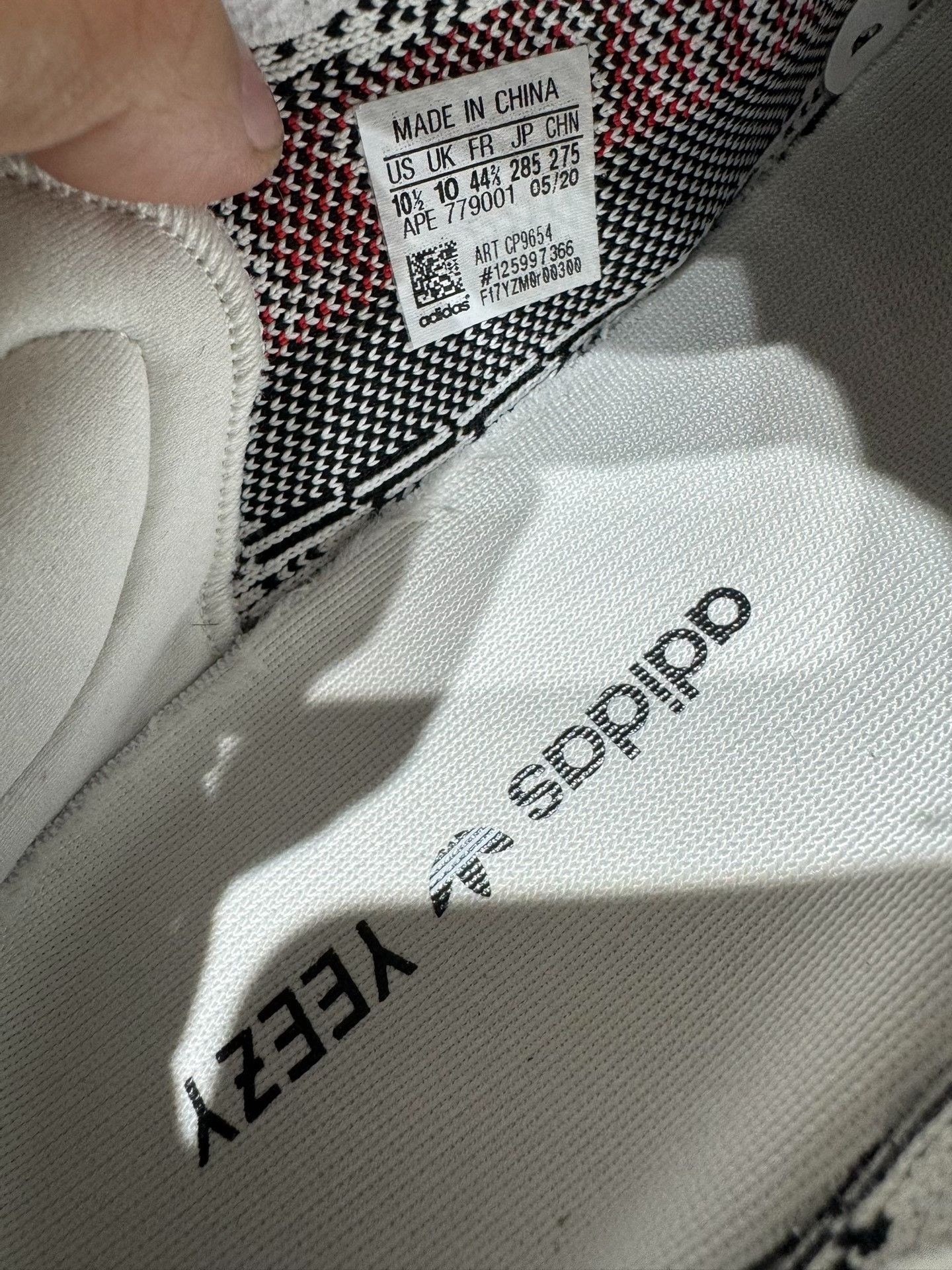 Adidas Adidas YEEZY350 White Lowtop Sneakers 10 Men Size US 10 / EU 43 - 8 Thumbnail