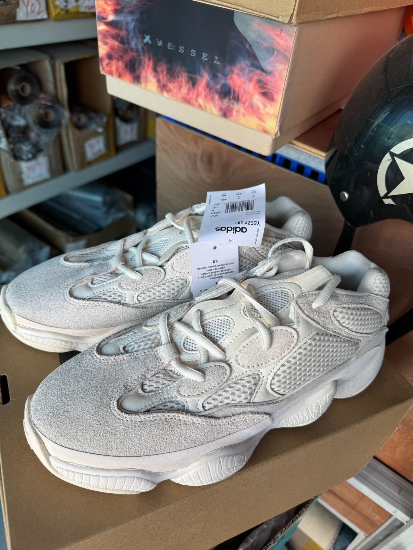 Adidas Adidas YEEZY500 White Lowtop Sneakers 9 Men Size US 9 / EU 42 - 2 Thumbnail
