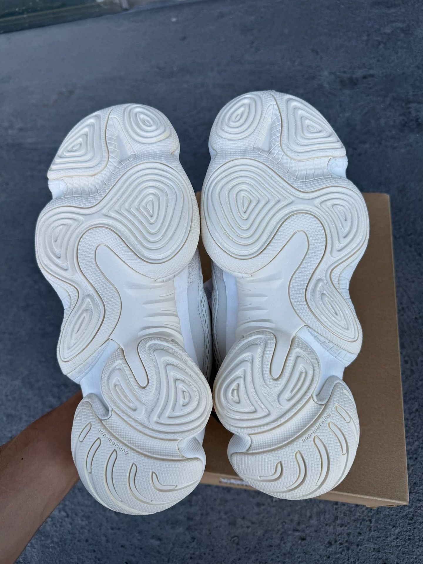 Adidas Adidas YEEZY500 White Lowtop Sneakers 9 Men Size US 9 / EU 42 - 6 Thumbnail