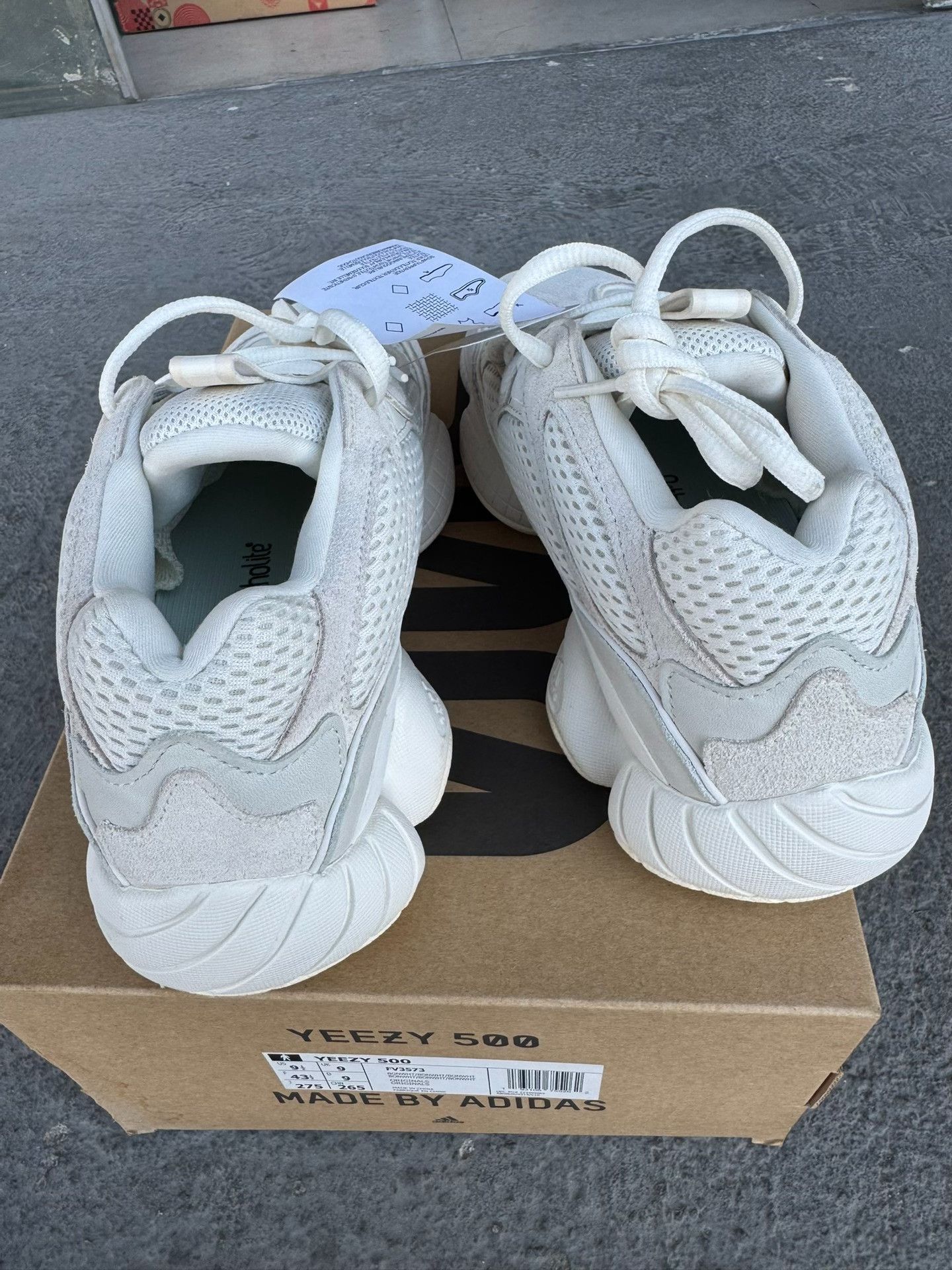 Adidas Adidas YEEZY500 White Lowtop Sneakers 9 Men Size US 9 / EU 42 - 9 Thumbnail