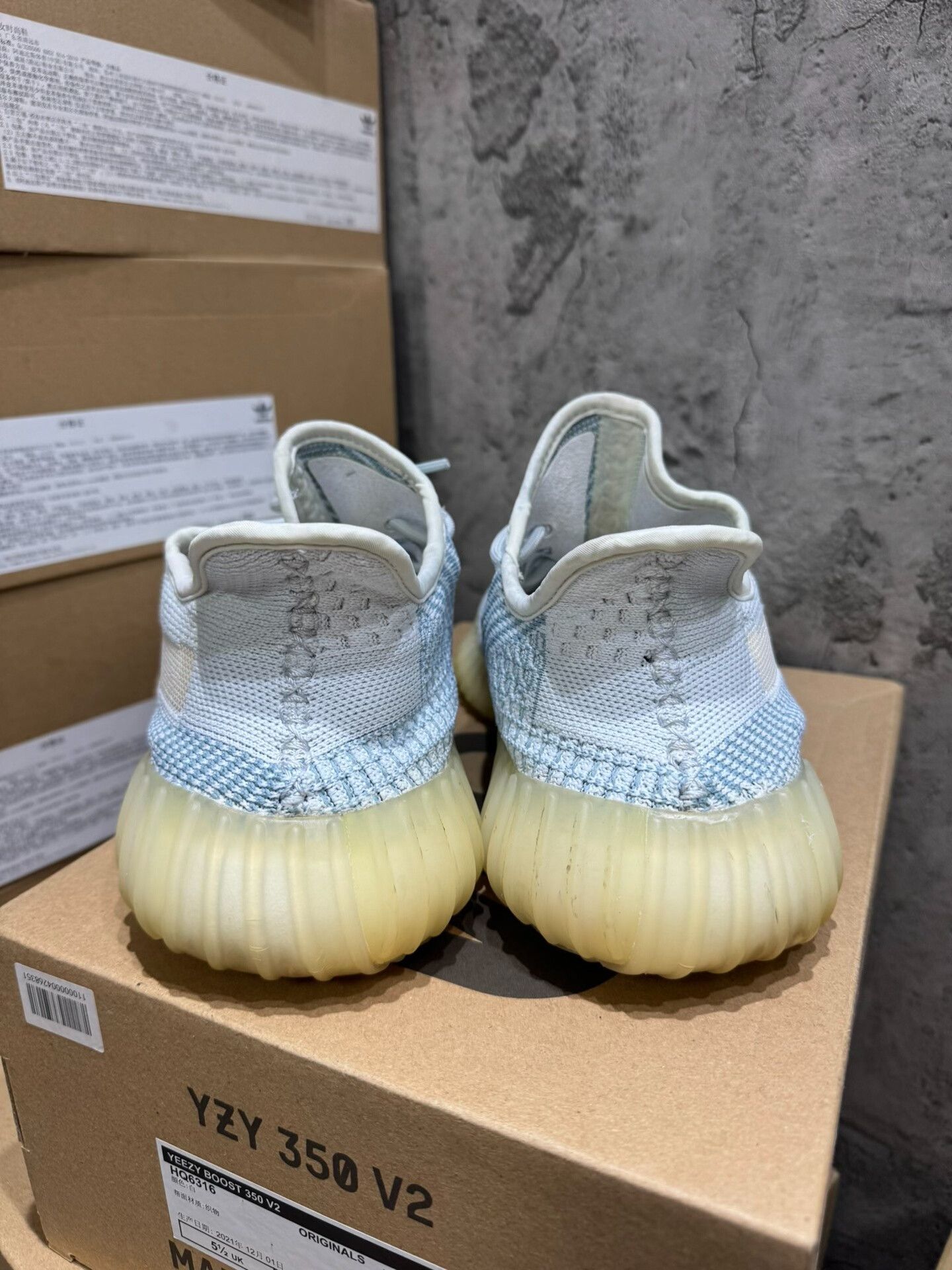 Adidas Adidas YEEZY350 White Lowtop Sneakers 9 Men Size US 9 / EU 42 - 2 Thumbnail