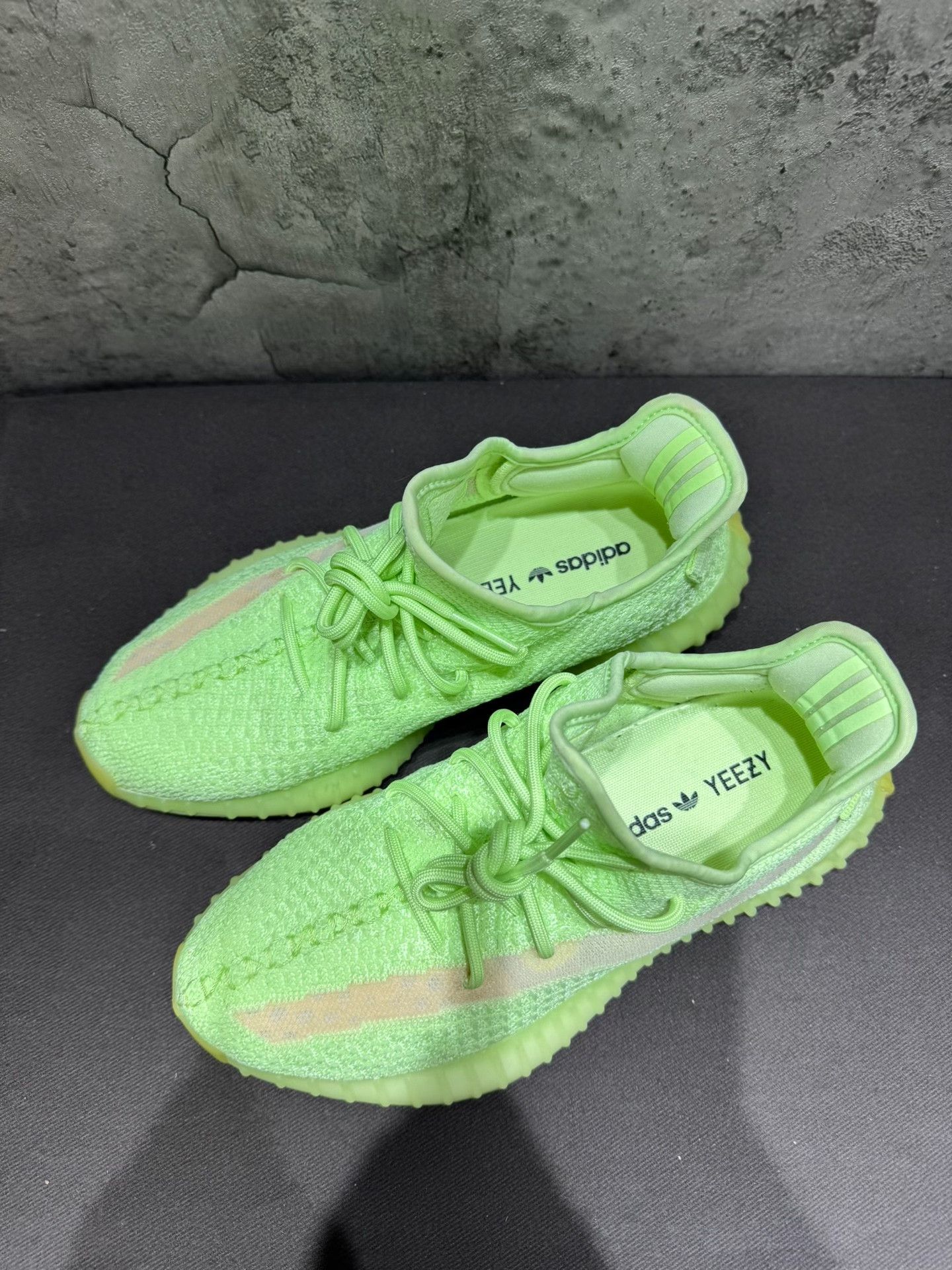 Adidas Adidas YEEZY350 Glow Green Lowtop Sneakers 40 Men Size US 7.5 / EU 40-41 - 9 Thumbnail