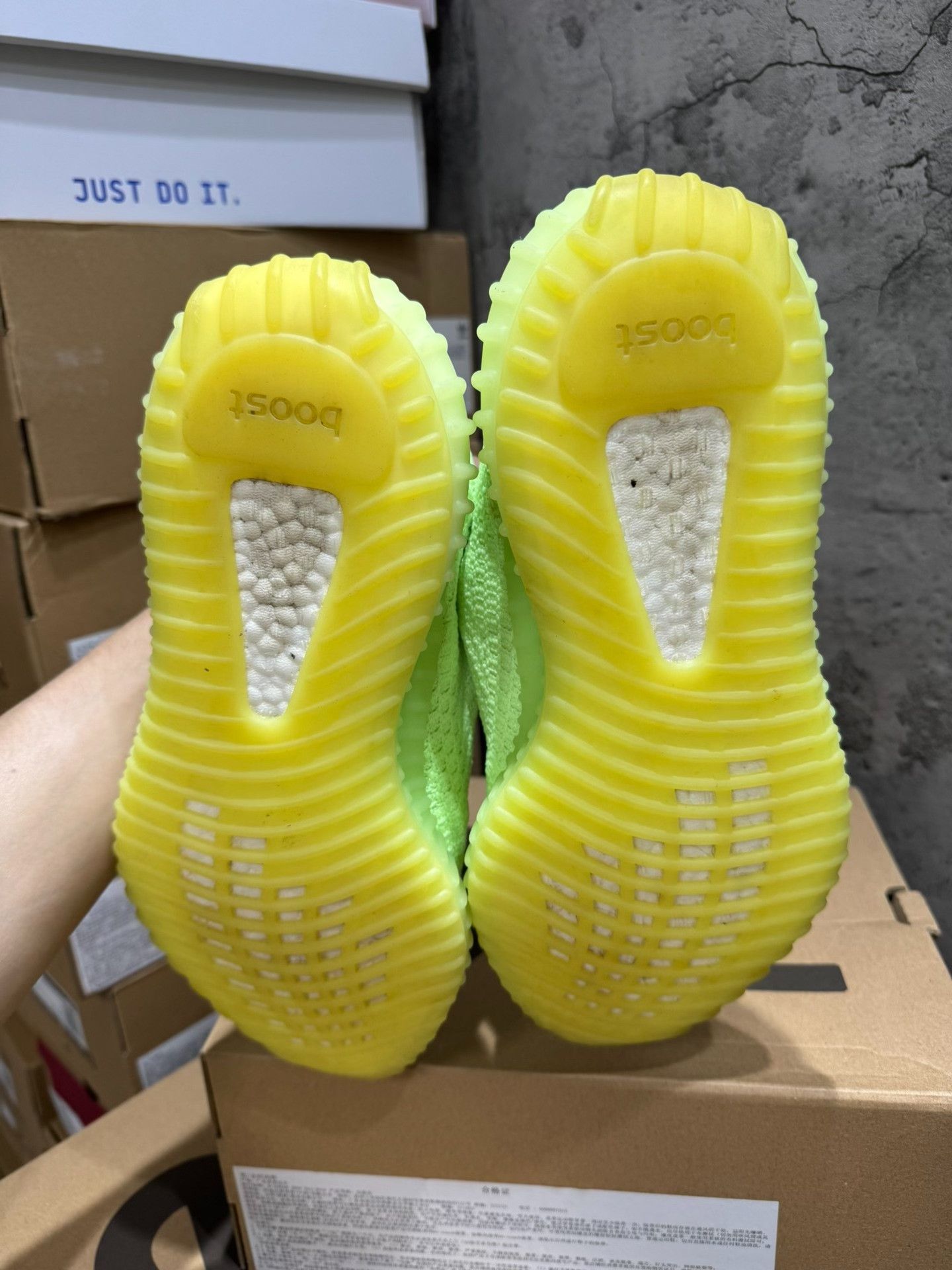 Adidas Adidas YEEZY350 Glow Green Lowtop Sneakers 40 Men Size US 7.5 / EU 40-41 - 5 Thumbnail